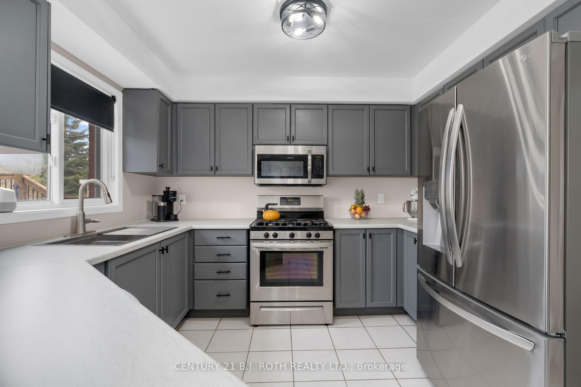 Photo 10 of 20 Bear Creek Drive, Barrie, Holly — HOMEH