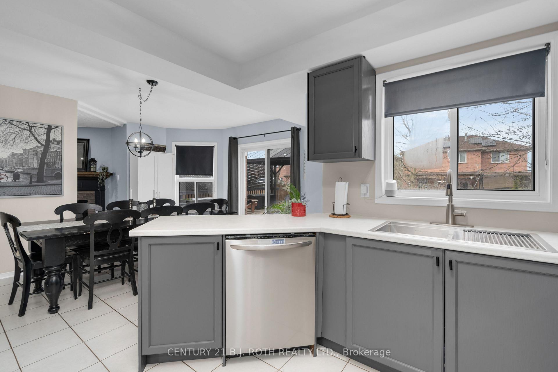 Photo 11 of 20 Bear Creek Drive, Barrie, Holly — HOMEH