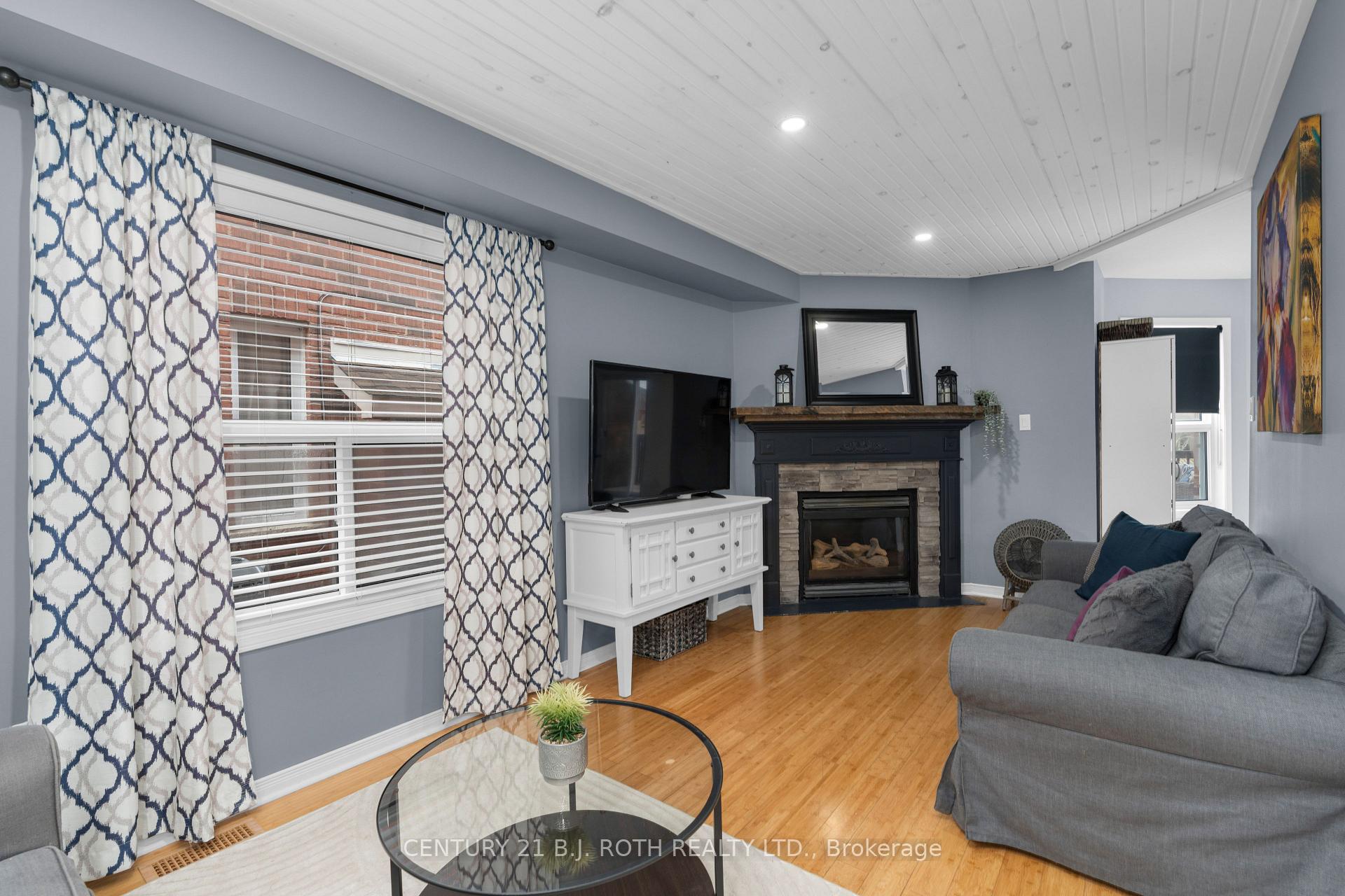 Photo 16 of 20 Bear Creek Drive, Barrie, Holly — HOMEH