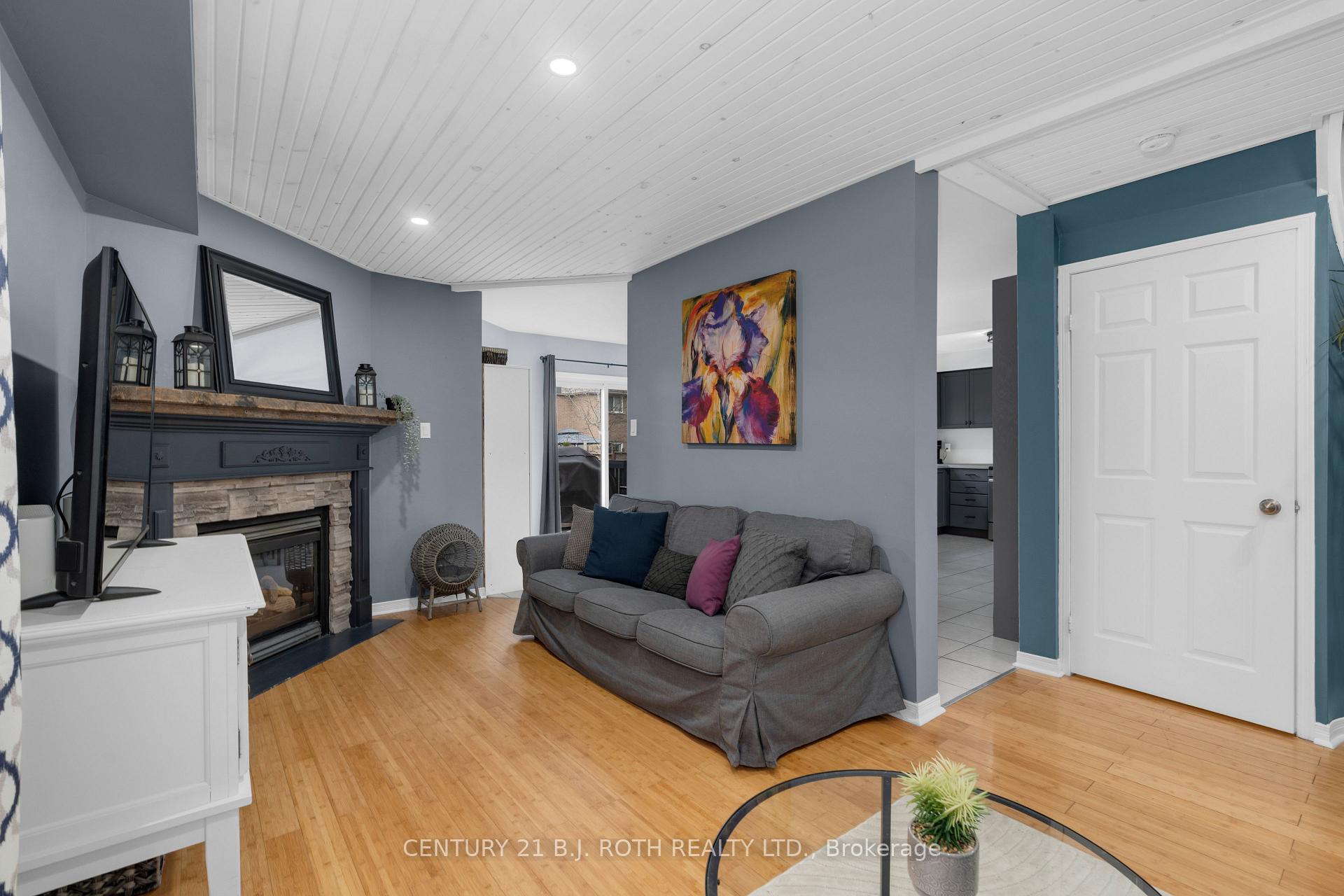 Photo 17 of 20 Bear Creek Drive, Barrie, Holly — HOMEH