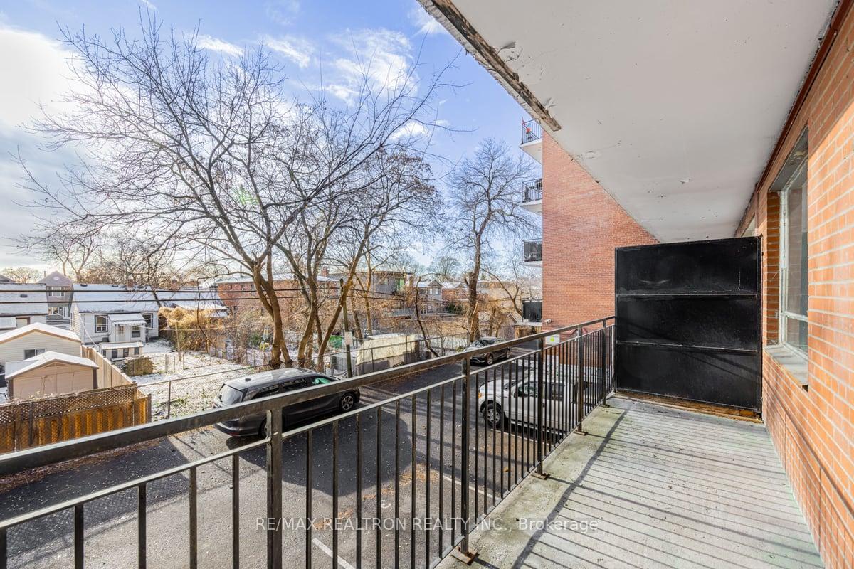 Photo 2 of Unit 107, 165 Cosburn Avenue E, Toronto, Danforth Village-East York — HOMEH
