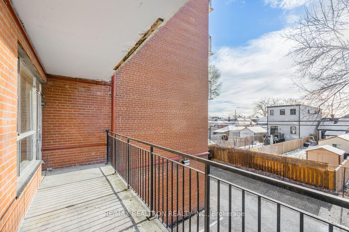 Photo 4 of Unit 107, 165 Cosburn Avenue E, Toronto, Danforth Village-East York — HOMEH