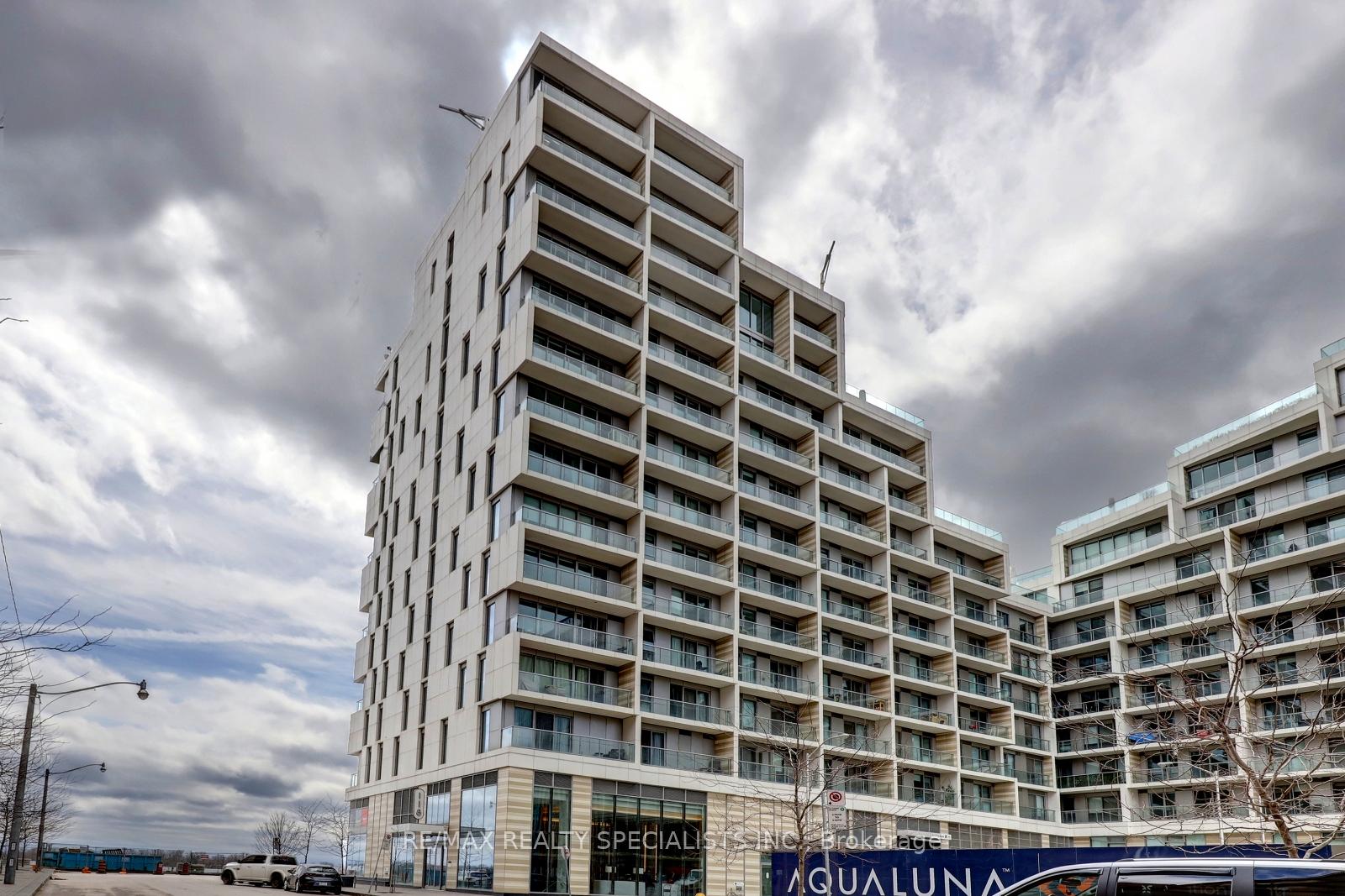 Front of Unit 512, 118 Merchants' Wharf Avenue