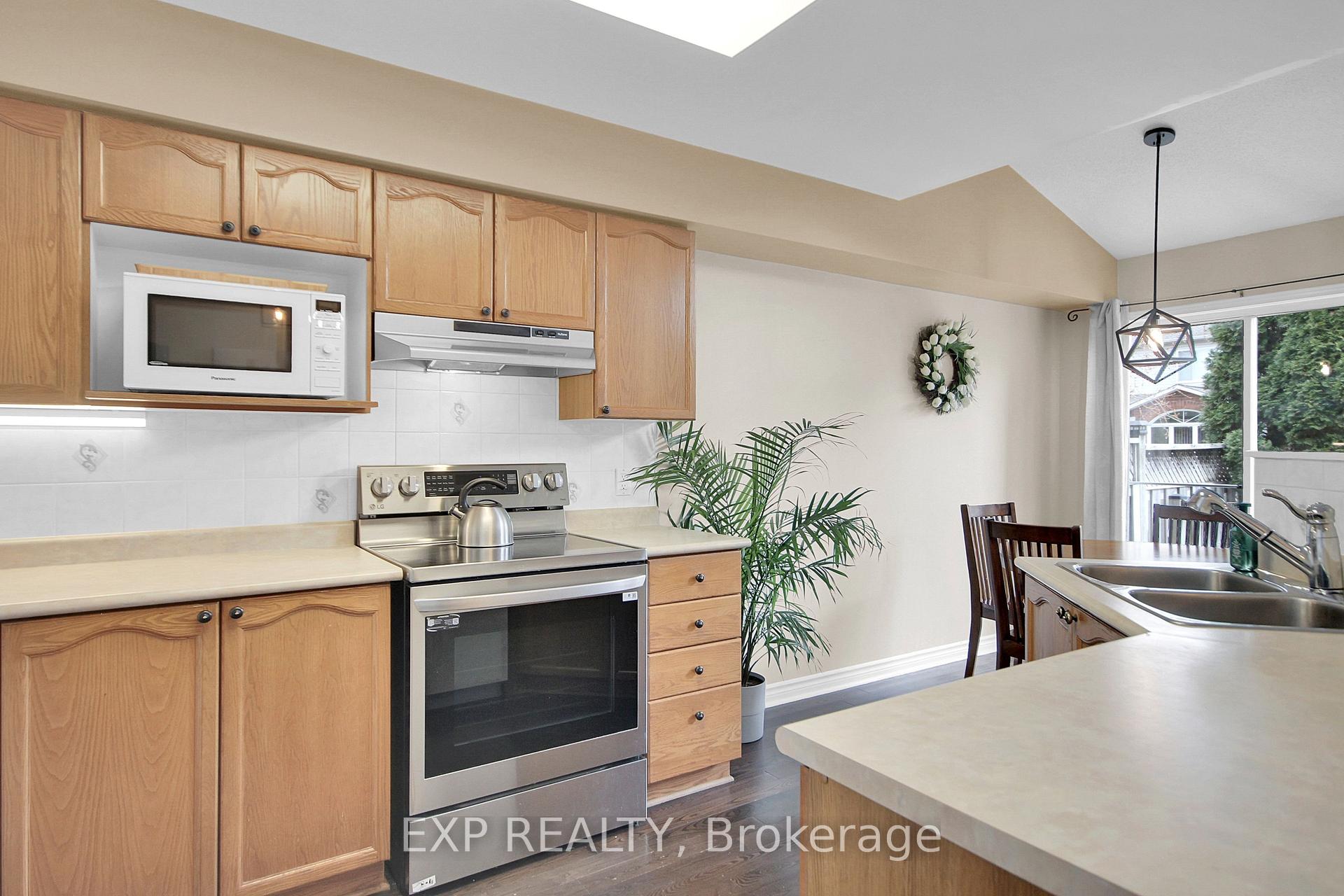 Photo 9 of 4301 Owl Valley Drive, Ottawa, Riverside South/Gloucester Glen — HOMEH