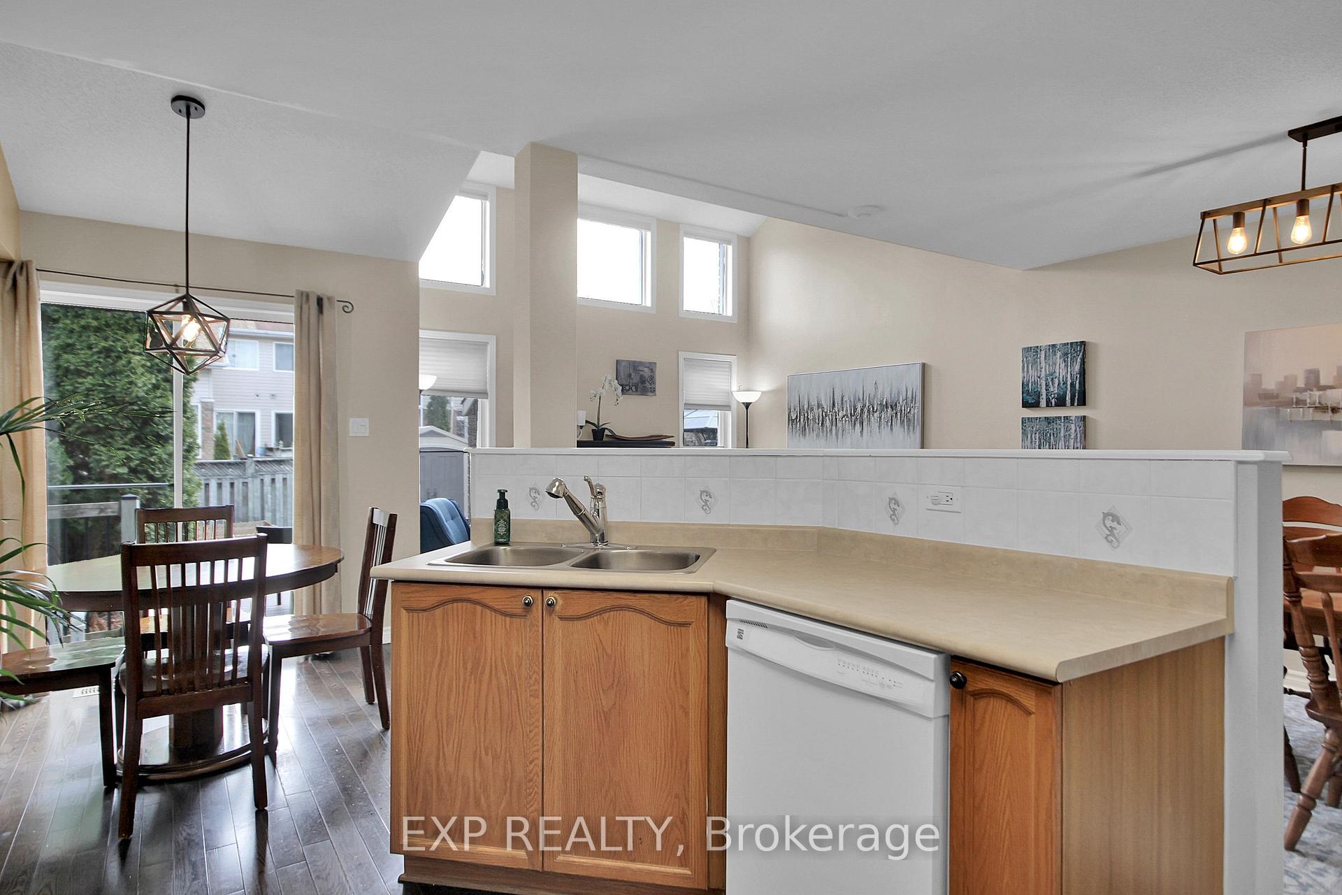 Photo 10 of 4301 Owl Valley Drive, Ottawa, Riverside South/Gloucester Glen — HOMEH