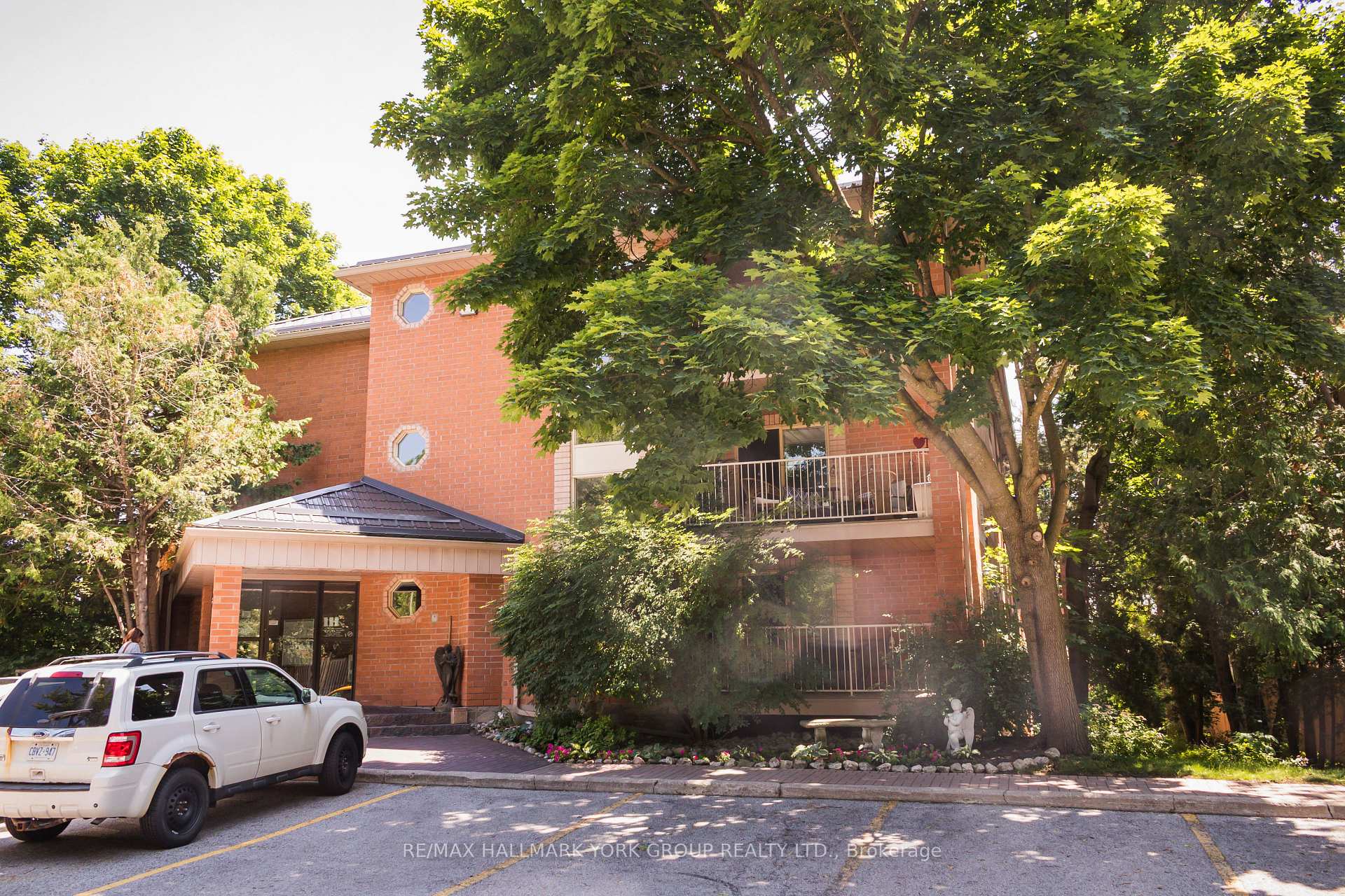 Photo 1 of Unit 406, 260 Leacock Drive, Barrie, Letitia Heights — HOMEH
