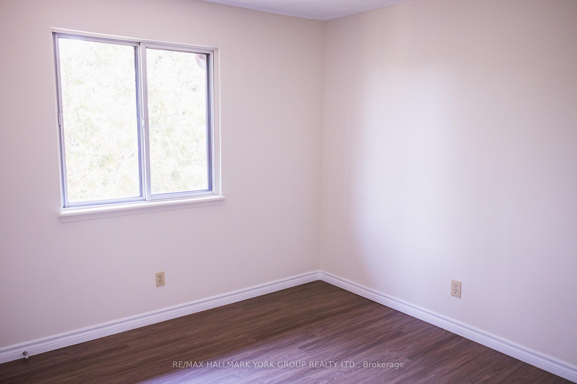 Photo 22 of Unit M14, 141 Edgehill Drive, Barrie, Letitia Heights — HOMEH