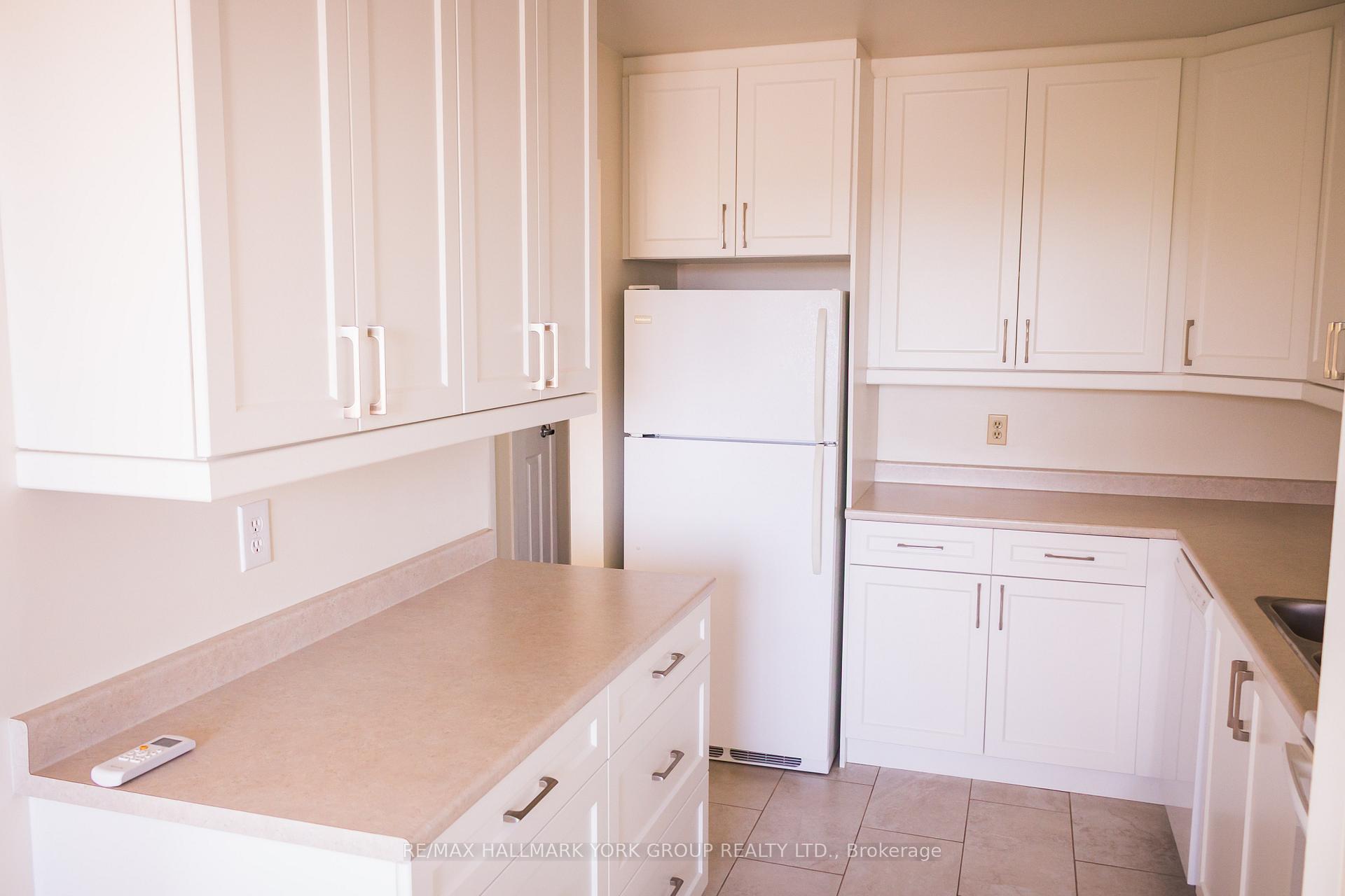 Photo 4 of Unit M14, 141 Edgehill Drive, Barrie, Letitia Heights — HOMEH