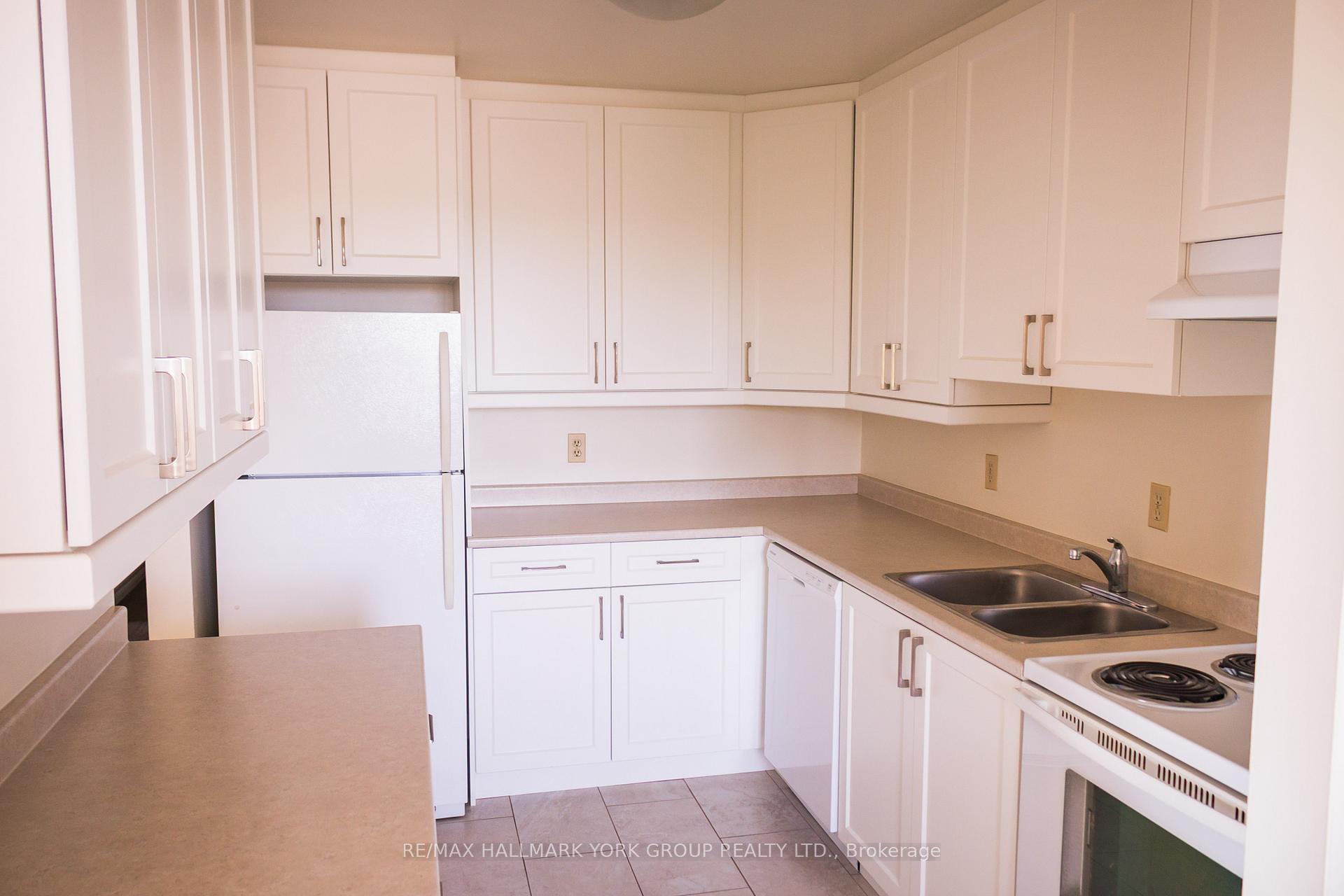 Photo 5 of Unit M14, 141 Edgehill Drive, Barrie, Letitia Heights — HOMEH