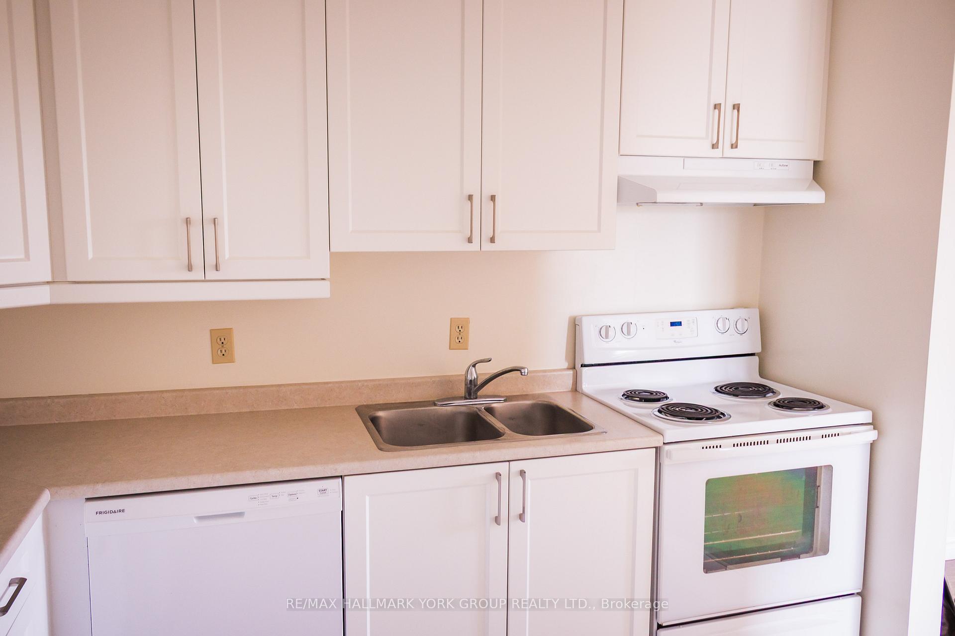 Photo 6 of Unit M14, 141 Edgehill Drive, Barrie, Letitia Heights — HOMEH