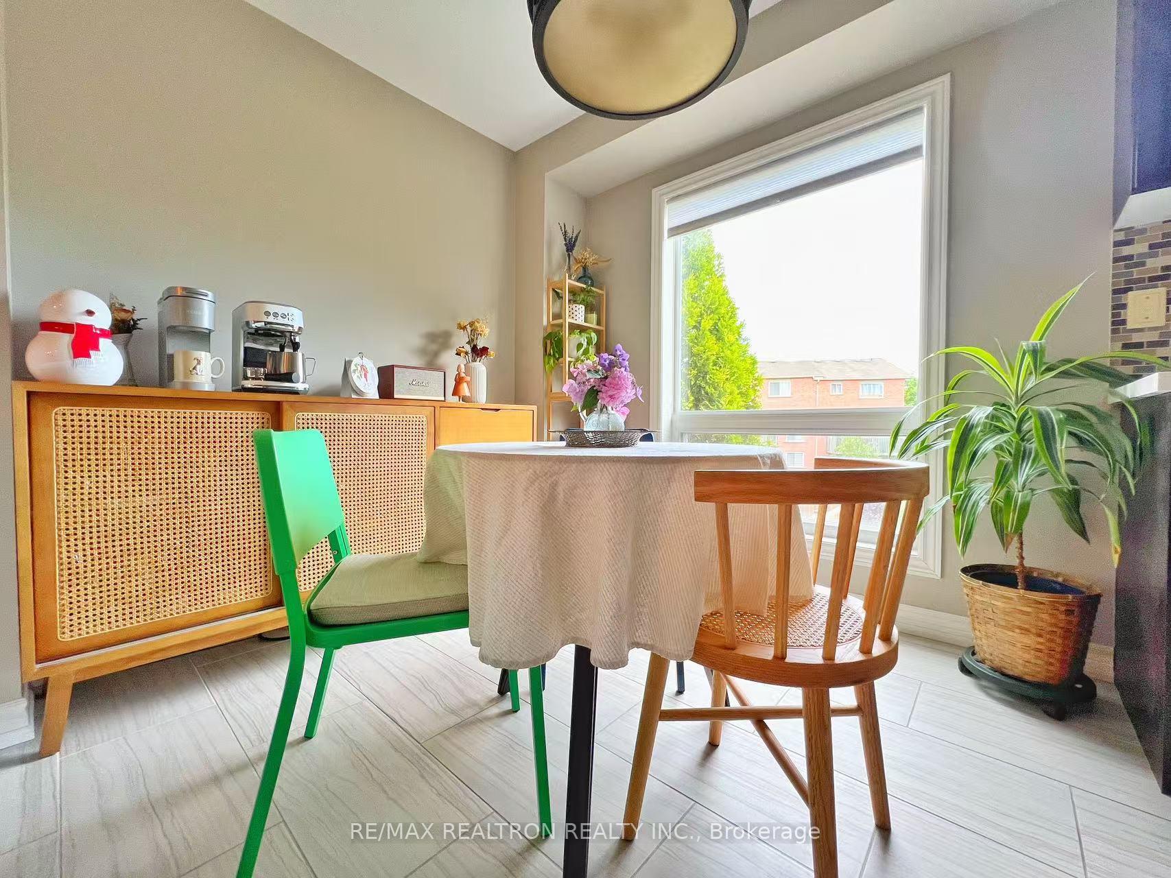 Photo 11 of 78 Rougehaven Way, Markham, Vinegar Hill — HOMEH