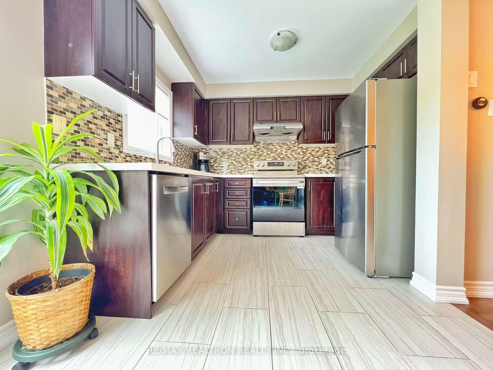 Photo 15 of 78 Rougehaven Way, Markham, Vinegar Hill — HOMEH