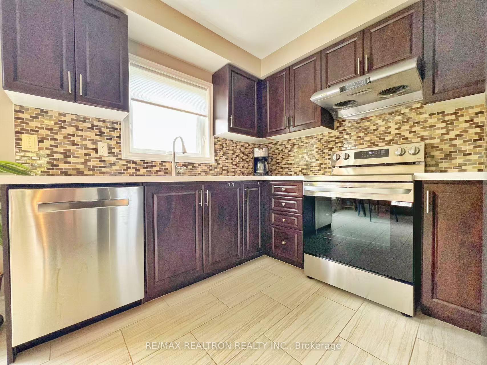 Photo 16 of 78 Rougehaven Way, Markham, Vinegar Hill — HOMEH