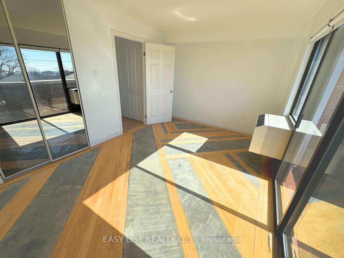 Photo 11 of Unit 25, 2112 Queen Street E, Toronto, The Beaches — HOMEH