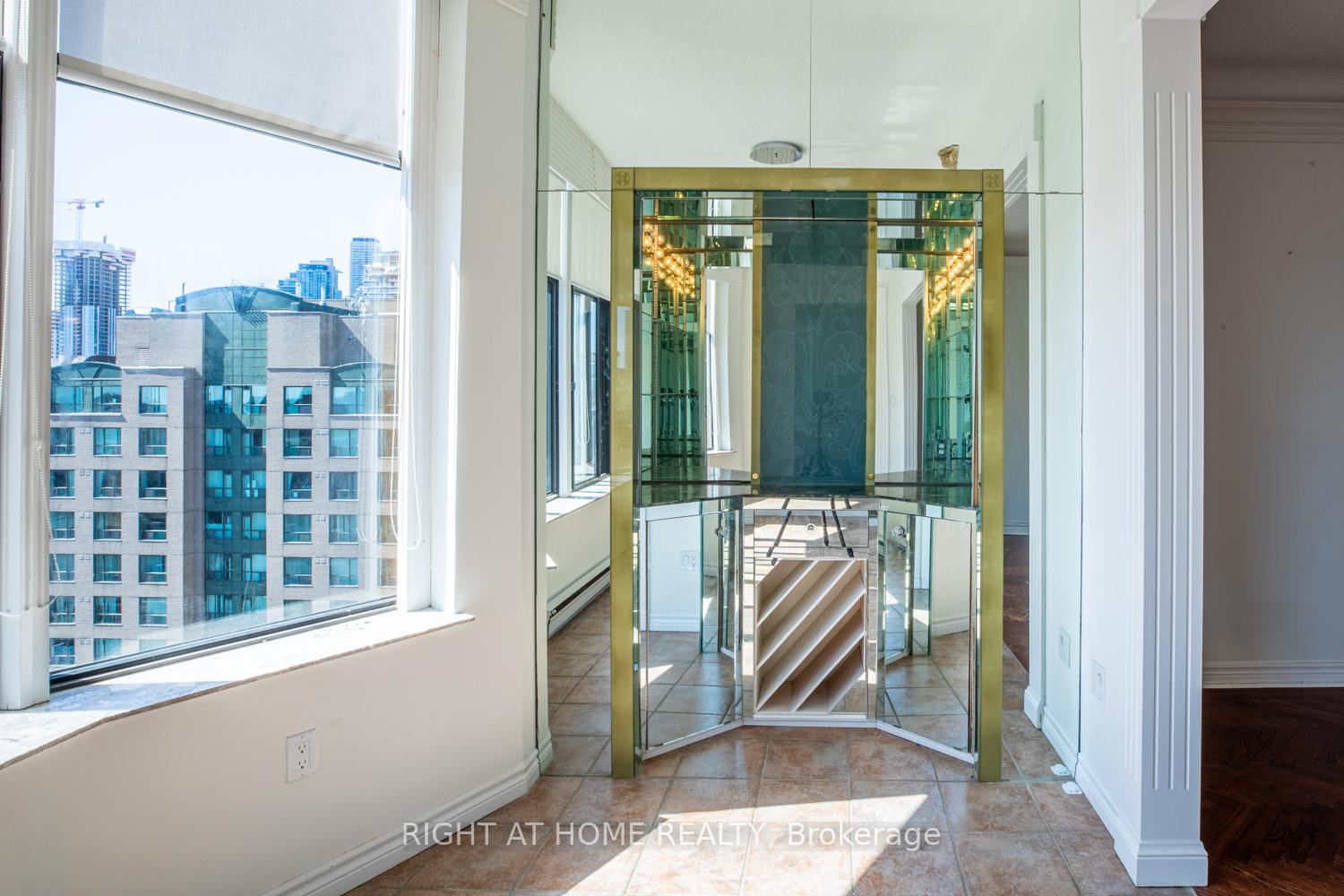 Photo 4 of Unit 1004, 135 George Street S, Toronto, Waterfront Communities — HOMEH