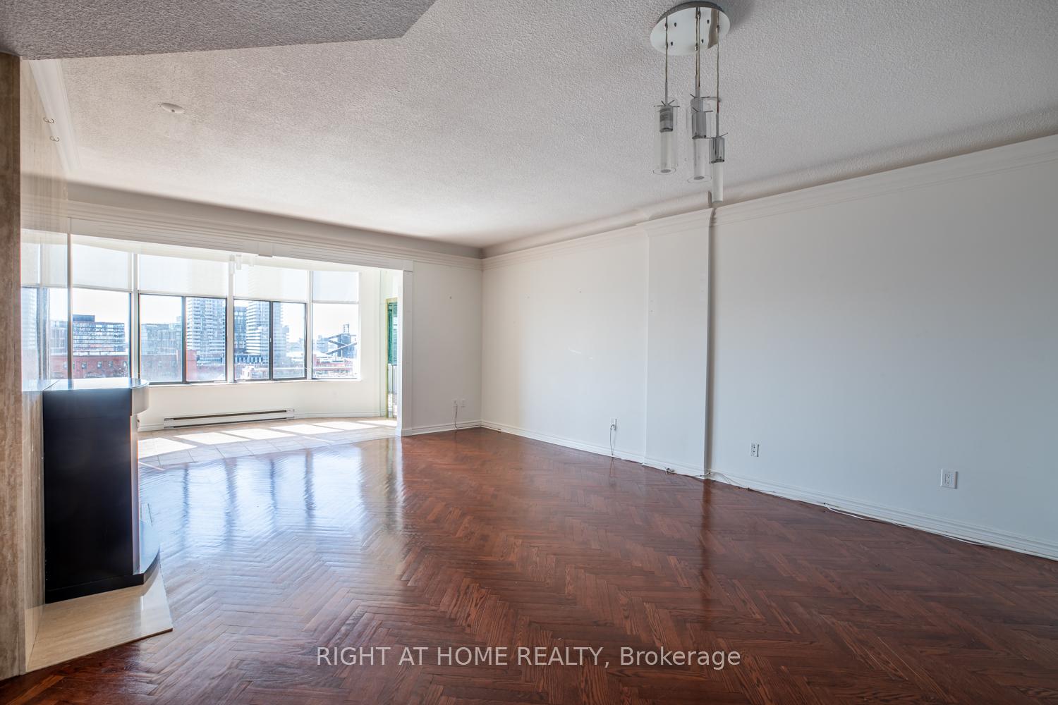 Photo 22 of Unit 1004, 135 George Street S, Toronto, Waterfront Communities — HOMEH