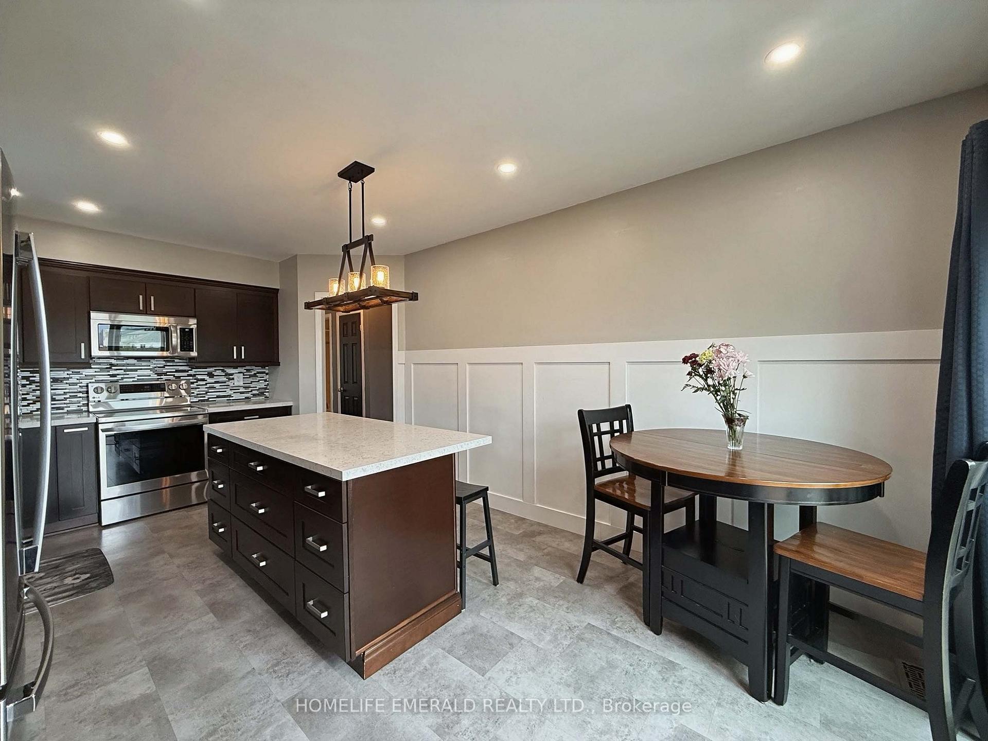 Photo 18 of 144 Maplewood Drive, Essa, Angus — HOMEH