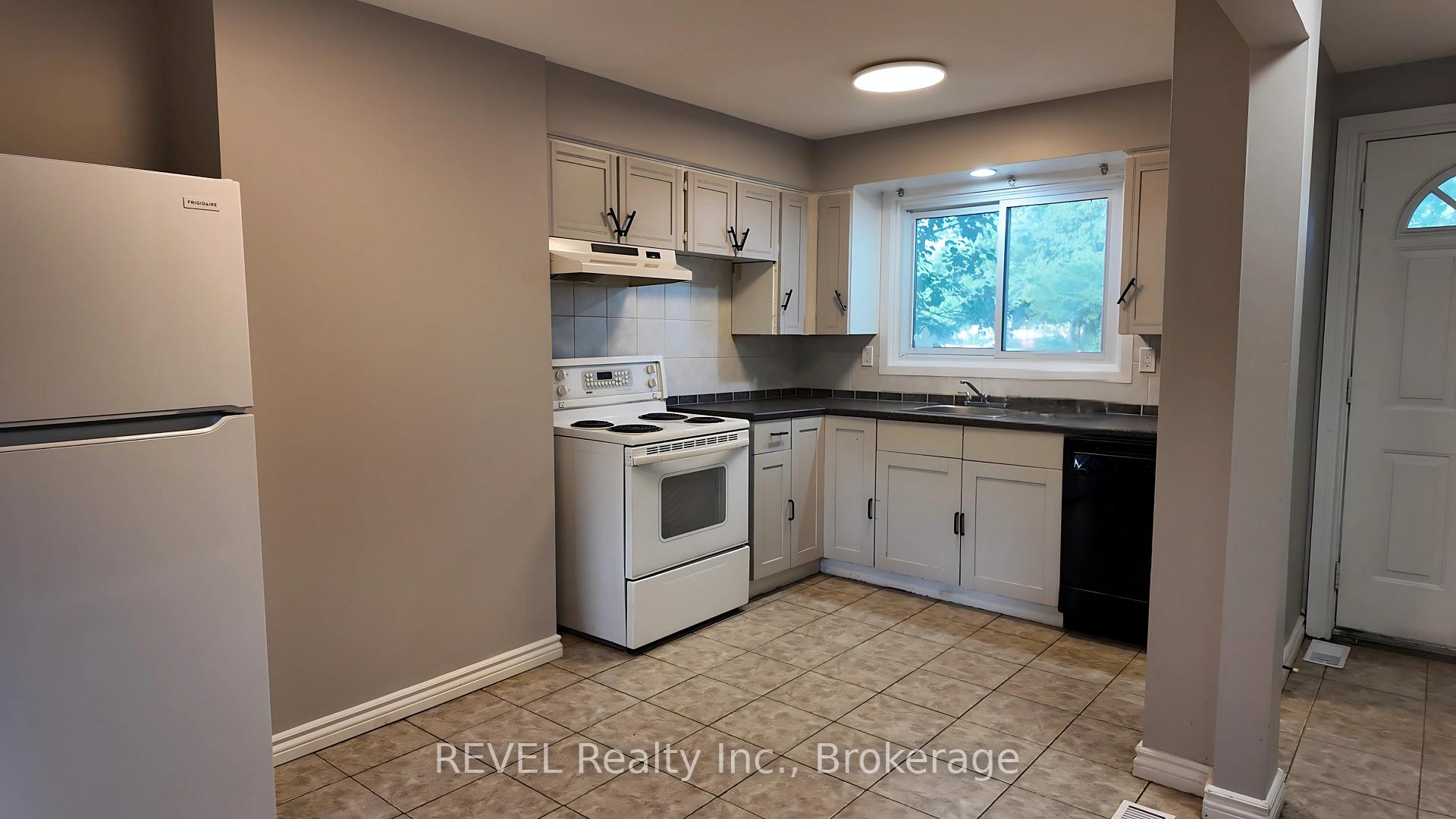 Photo 3 of Unit 30, 25 Linfield Drive, St. Catharines, Lakeport — HOMEH