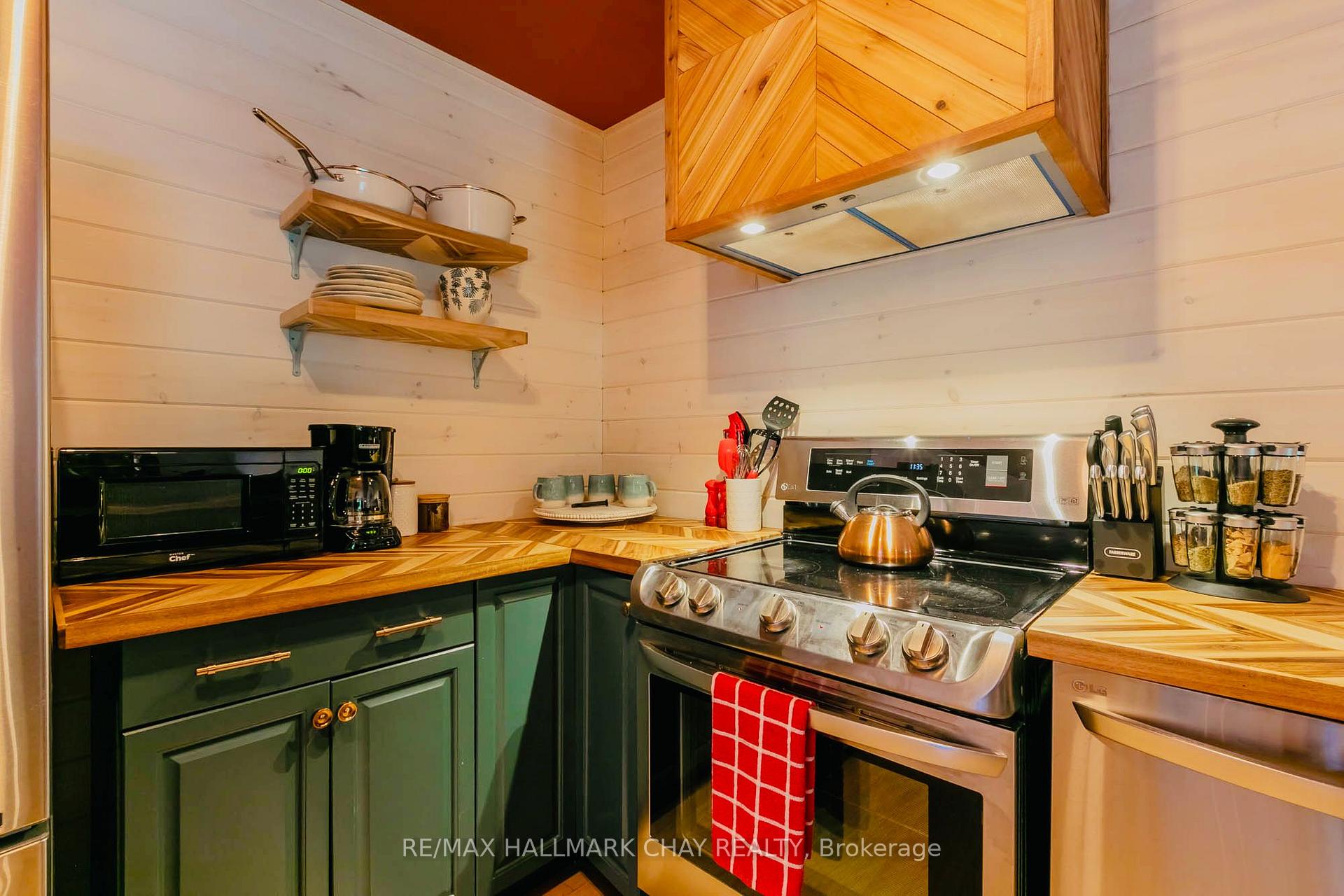 Photo 8 of 111 Revell Street, Gravenhurst, Muskoka (S) — HOMEH