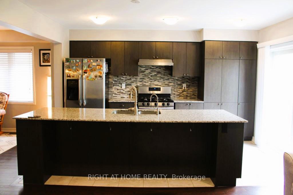 Photo 4 of Unit 114, 527 Goldenrod Lane, Kitchener — HOMEH