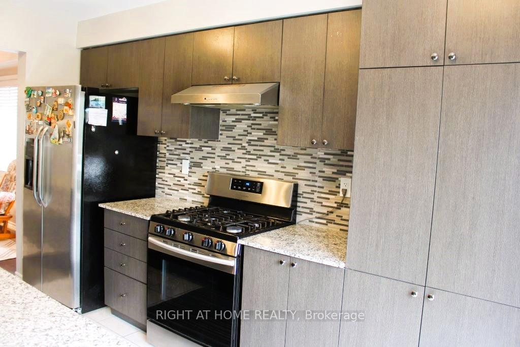 Photo 5 of Unit 114, 527 Goldenrod Lane, Kitchener — HOMEH