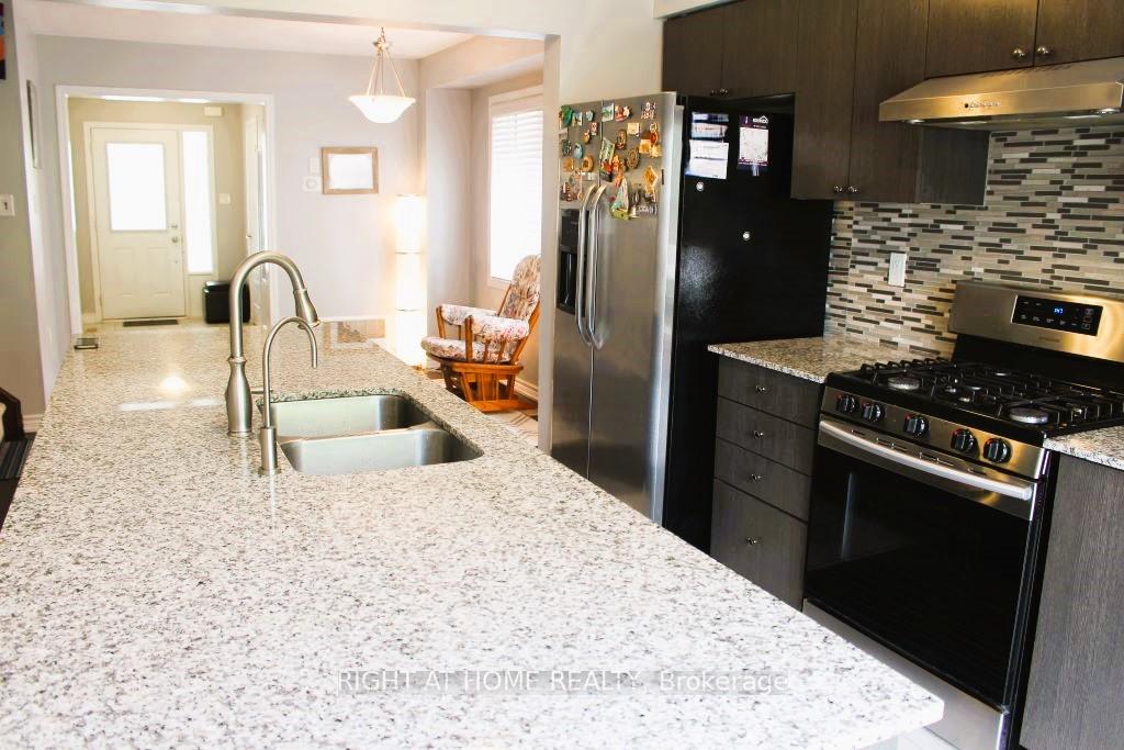 Photo 7 of Unit 114, 527 Goldenrod Lane, Kitchener — HOMEH