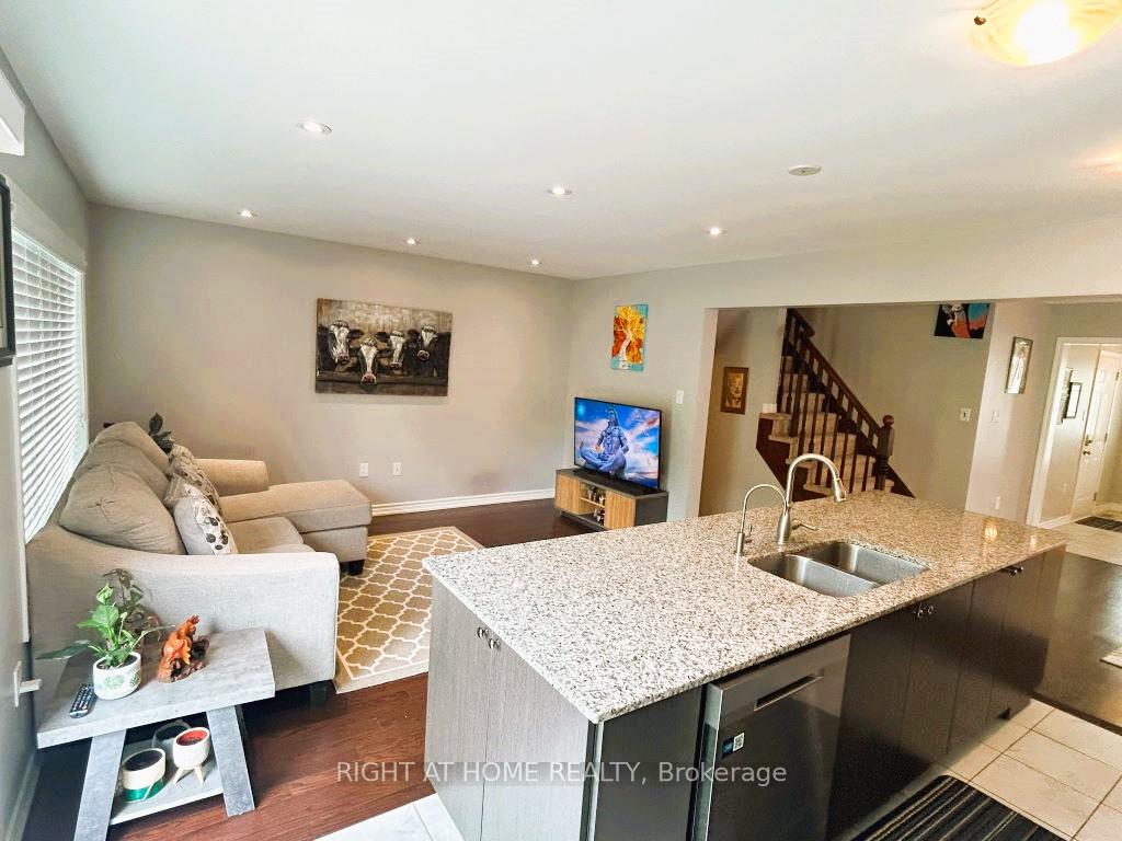 Photo 8 of Unit 114, 527 Goldenrod Lane, Kitchener — HOMEH