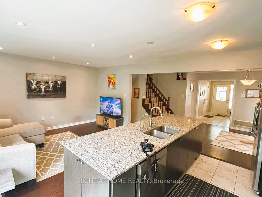 Photo 12 of Unit 114, 527 Goldenrod Lane, Kitchener — HOMEH