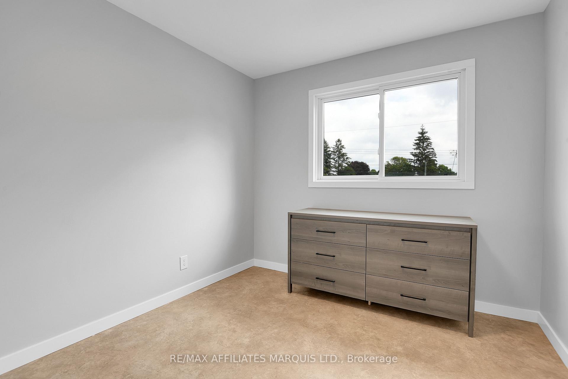 Photo 2 of 3212 Johnston Avenue, Cornwall — HOMEH