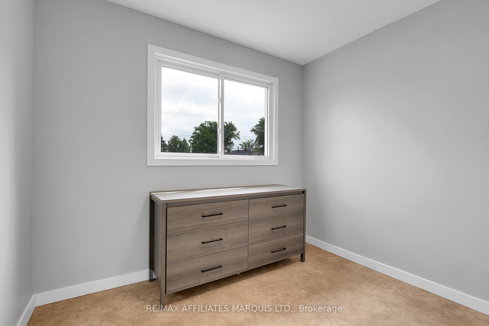 Photo 3 of 3212 Johnston Avenue, Cornwall — HOMEH