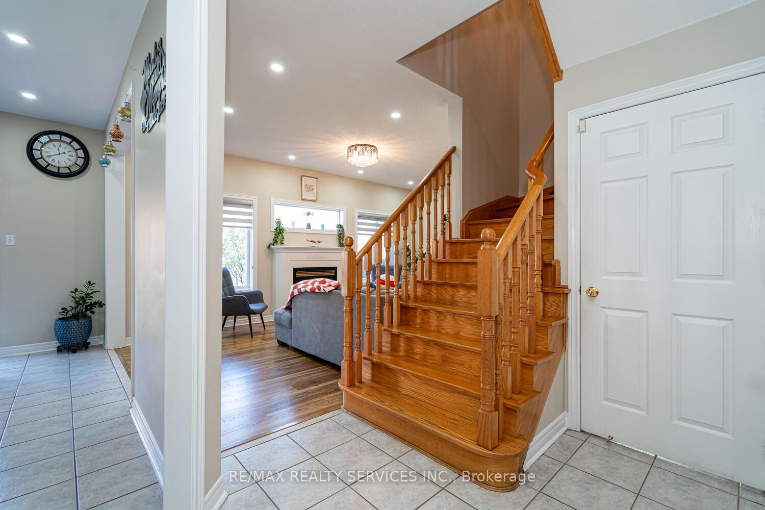 Photo 11 of 6 Foxhollow Road, Brampton, Northwest Sandalwood Parkway — HOMEH