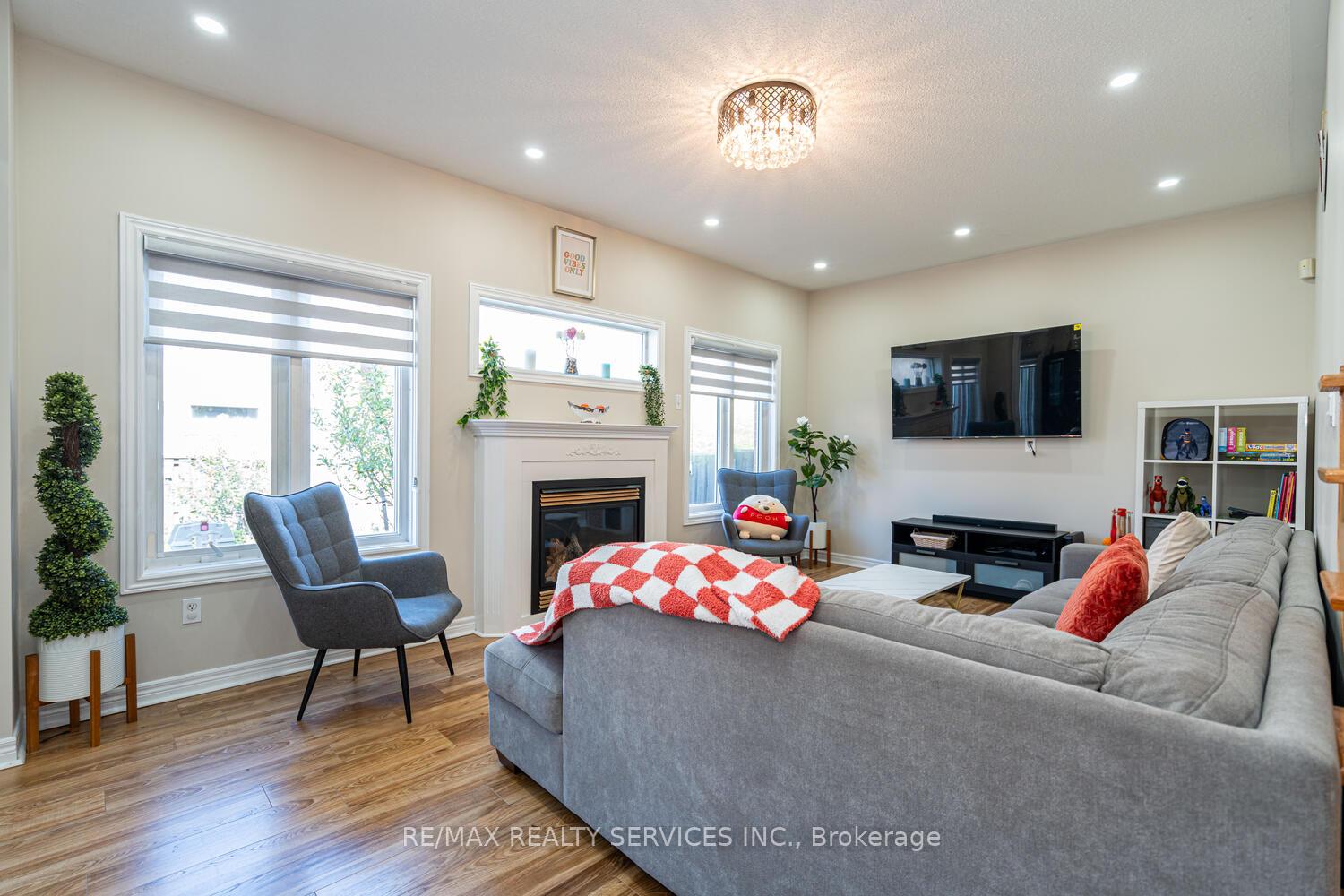 Photo 13 of 6 Foxhollow Road, Brampton, Northwest Sandalwood Parkway — HOMEH
