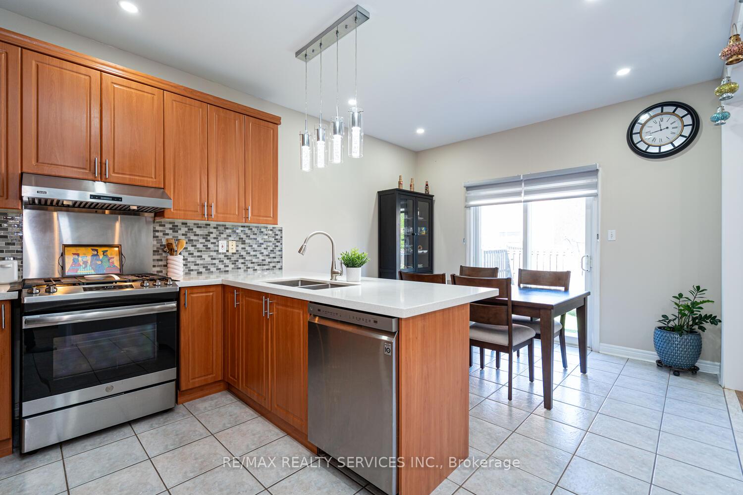 Photo 19 of 6 Foxhollow Road, Brampton, Northwest Sandalwood Parkway — HOMEH