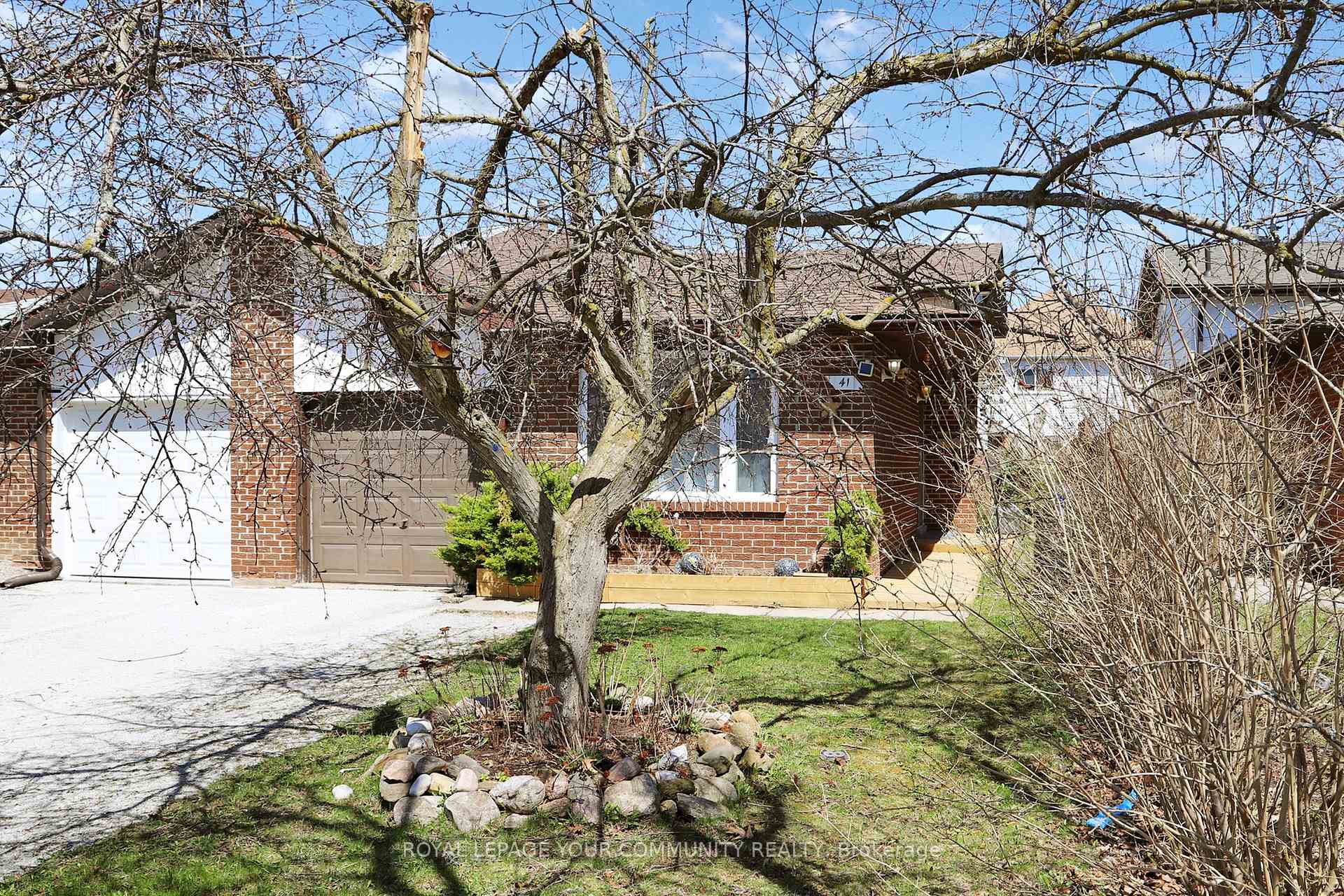 Photo 2 of 41 Maplehurst Crescent, Barrie, Cundles East — HOMEH