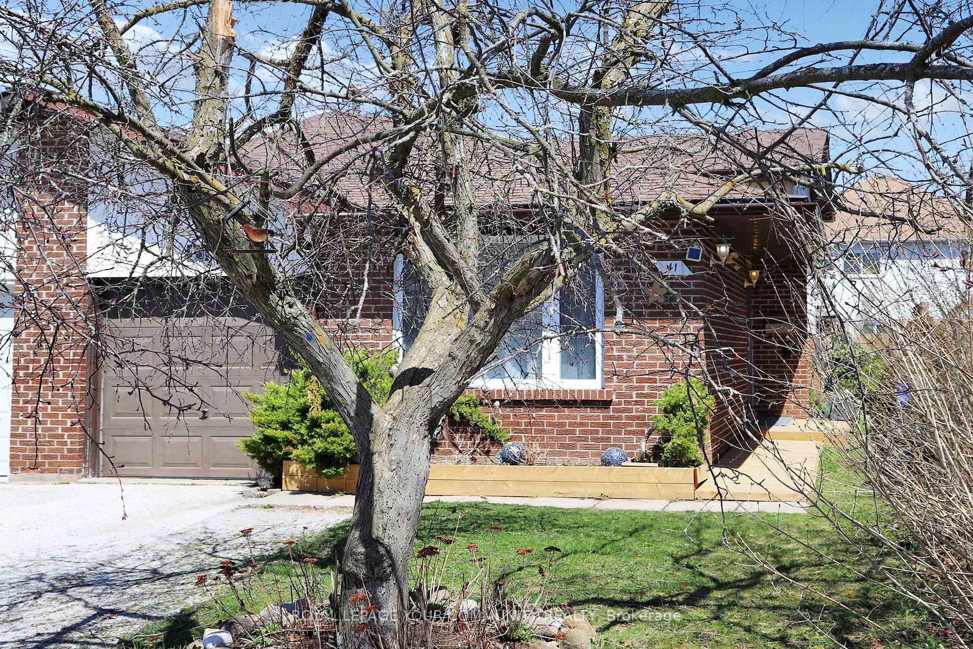 Photo 4 of 41 Maplehurst Crescent, Barrie, Cundles East — HOMEH
