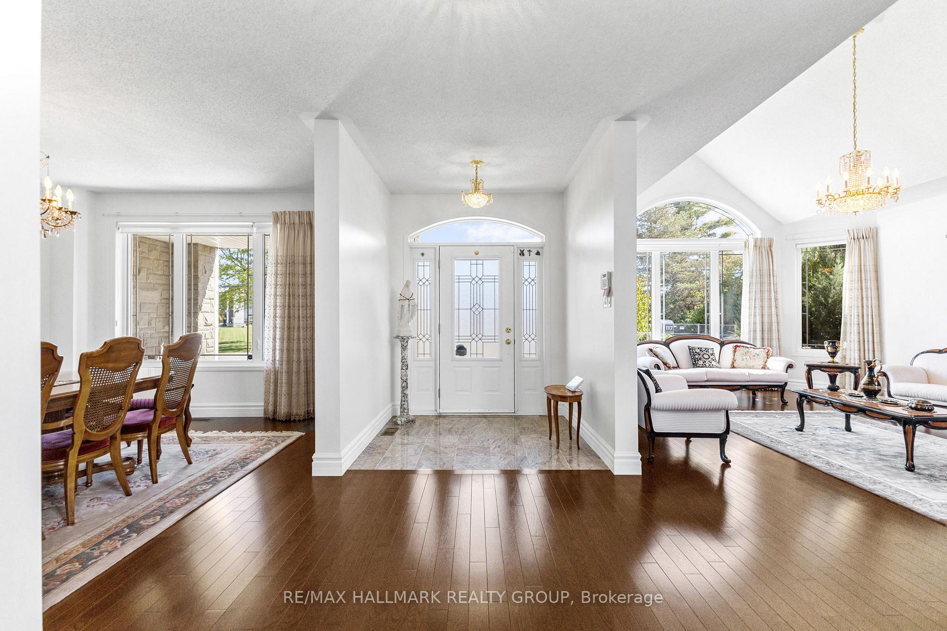 Photo 4 of 60 Winding Way, Ottawa, Barrhaven East — HOMEH