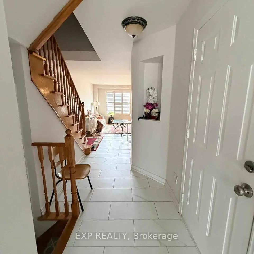 Photo 2 of Unit G, 35 View Green Crescent, Etobicoke, West Humber-Clairville — HOMEH