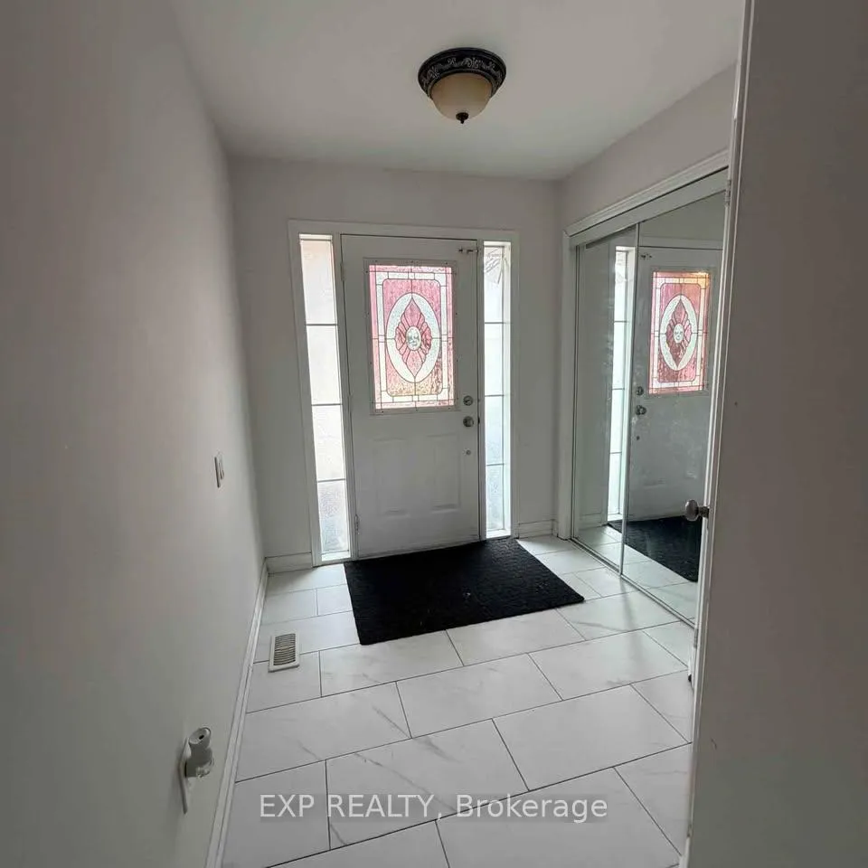 Photo 3 of Unit G, 35 View Green Crescent, Etobicoke, West Humber-Clairville — HOMEH