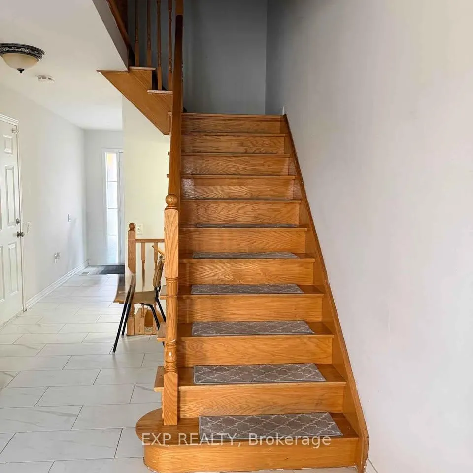 Photo 4 of Unit G, 35 View Green Crescent, Etobicoke, West Humber-Clairville — HOMEH