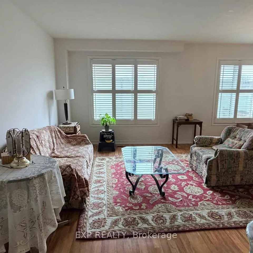 Photo 6 of Unit G, 35 View Green Crescent, Etobicoke, West Humber-Clairville — HOMEH