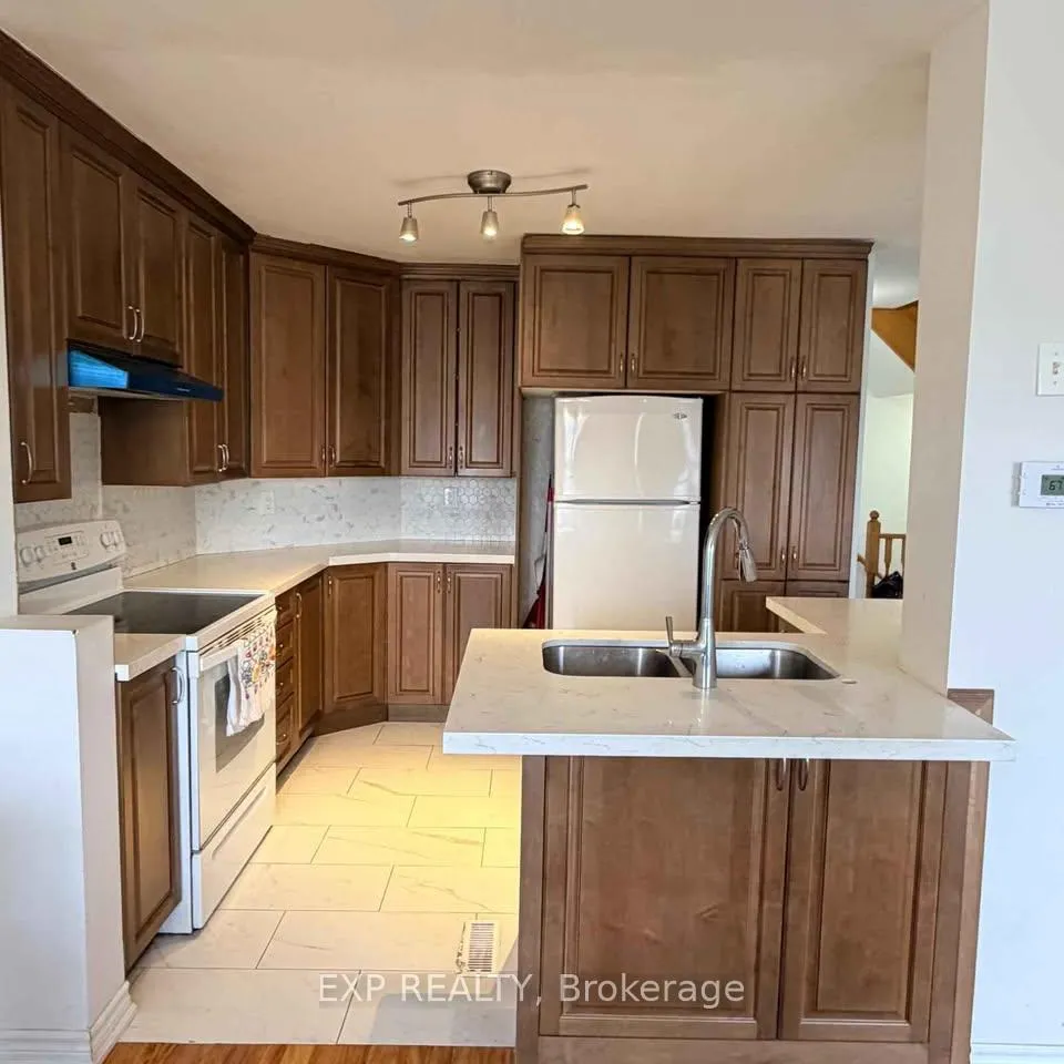 Photo 7 of Unit G, 35 View Green Crescent, Etobicoke, West Humber-Clairville — HOMEH