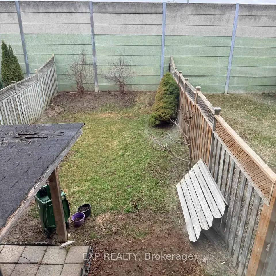 Photo 17 of Unit G, 35 View Green Crescent, Etobicoke, West Humber-Clairville — HOMEH