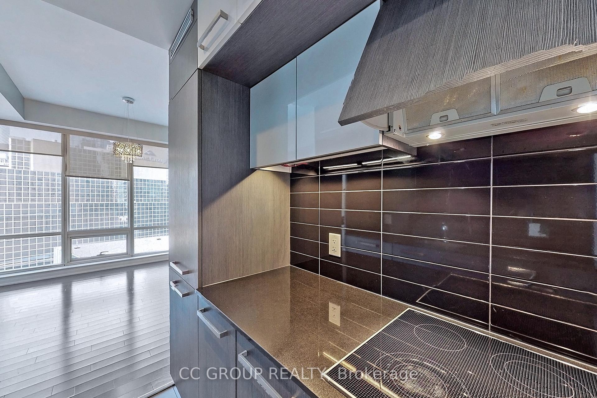 Photo 11 of Unit 1007, 8 The Esplanade, Toronto, Waterfront Communities — HOMEH