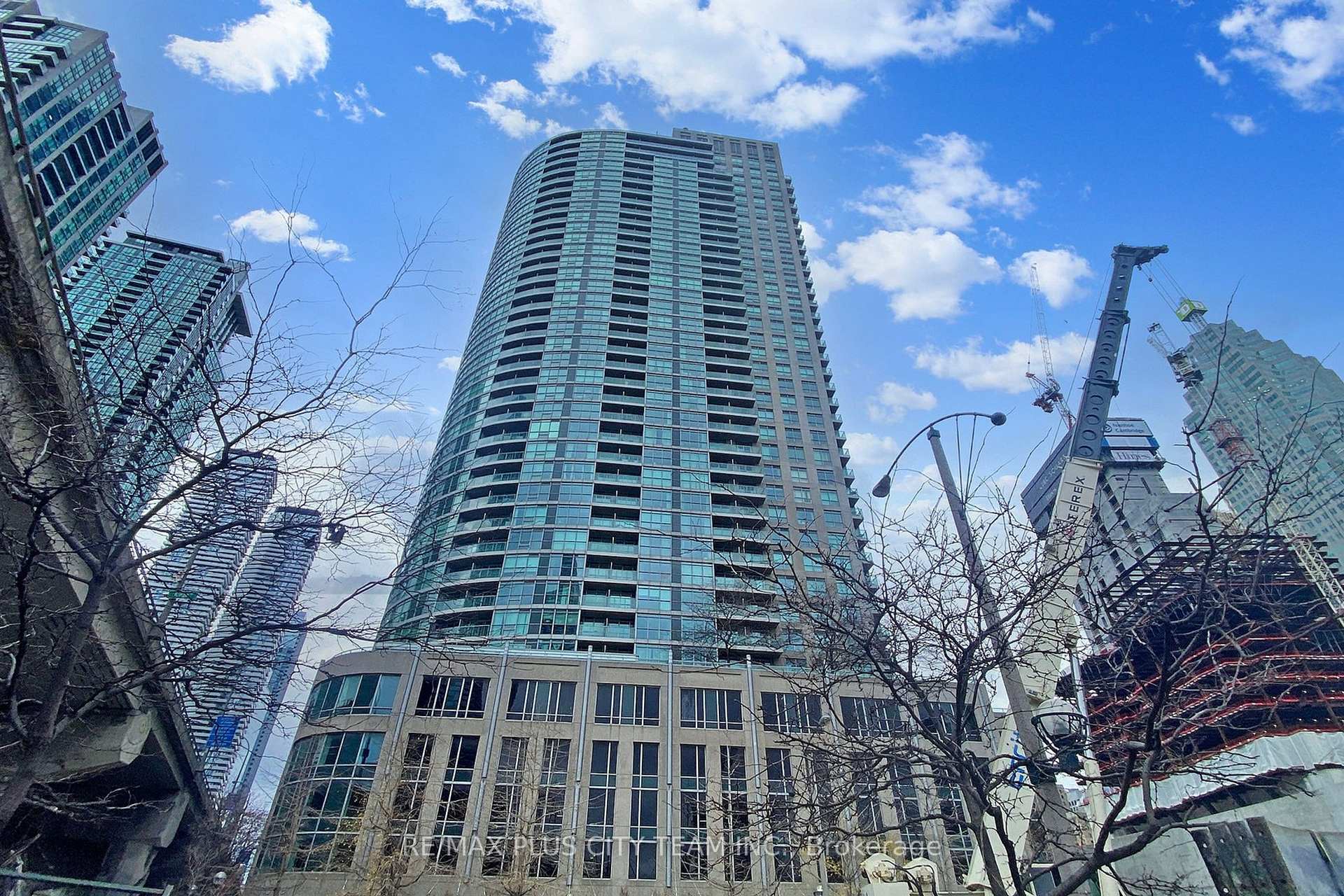 Front of Unit 2507, 18 Yonge Street