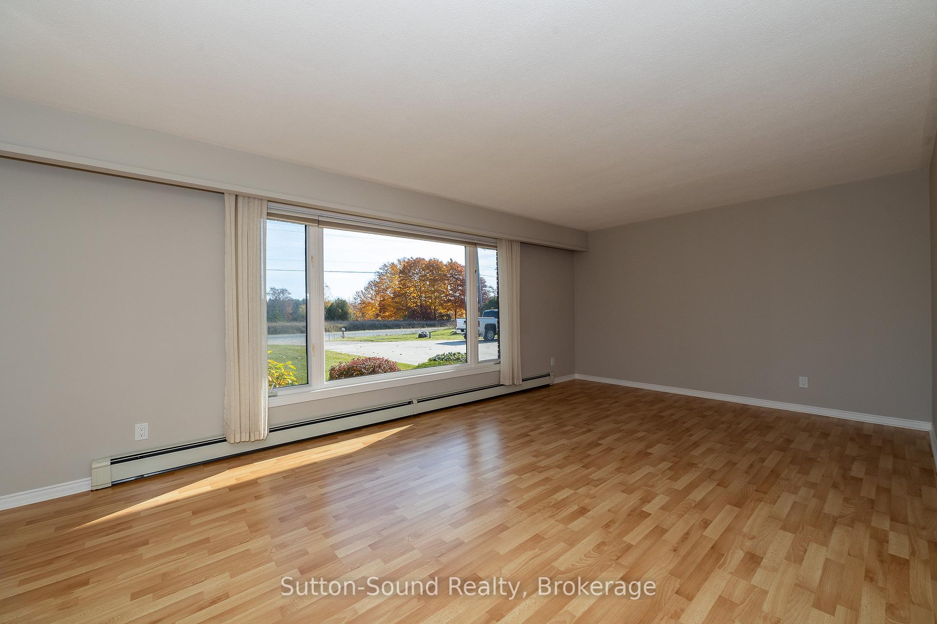 Photo 8 of 316820 Highway 6, Chatsworth — HOMEH