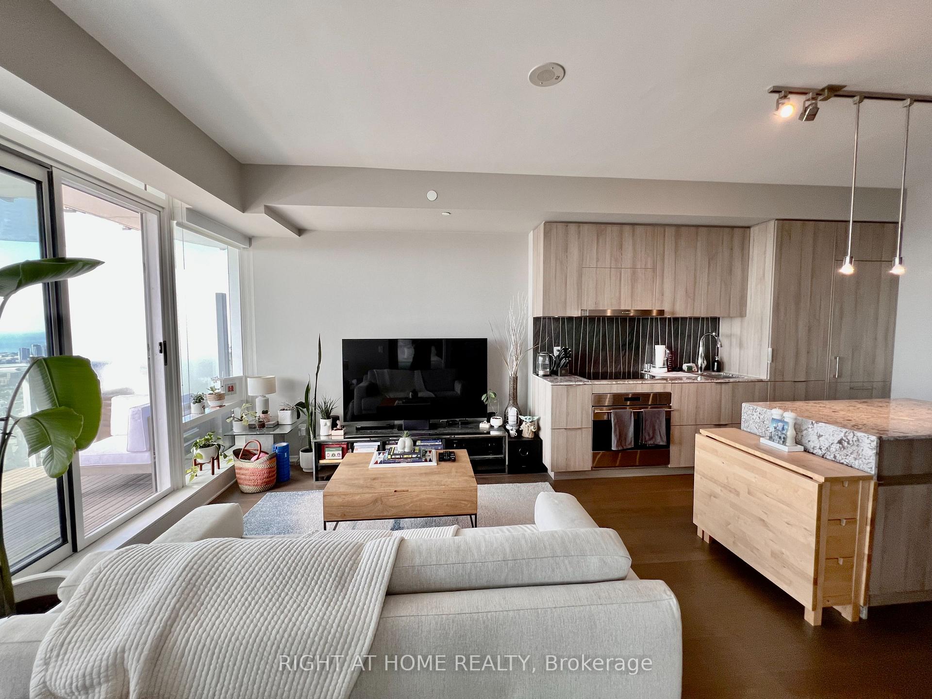 Photo 3 of Unit 6405, 1 Bloor Street E, Toronto, Church-Yonge Corridor — HOMEH