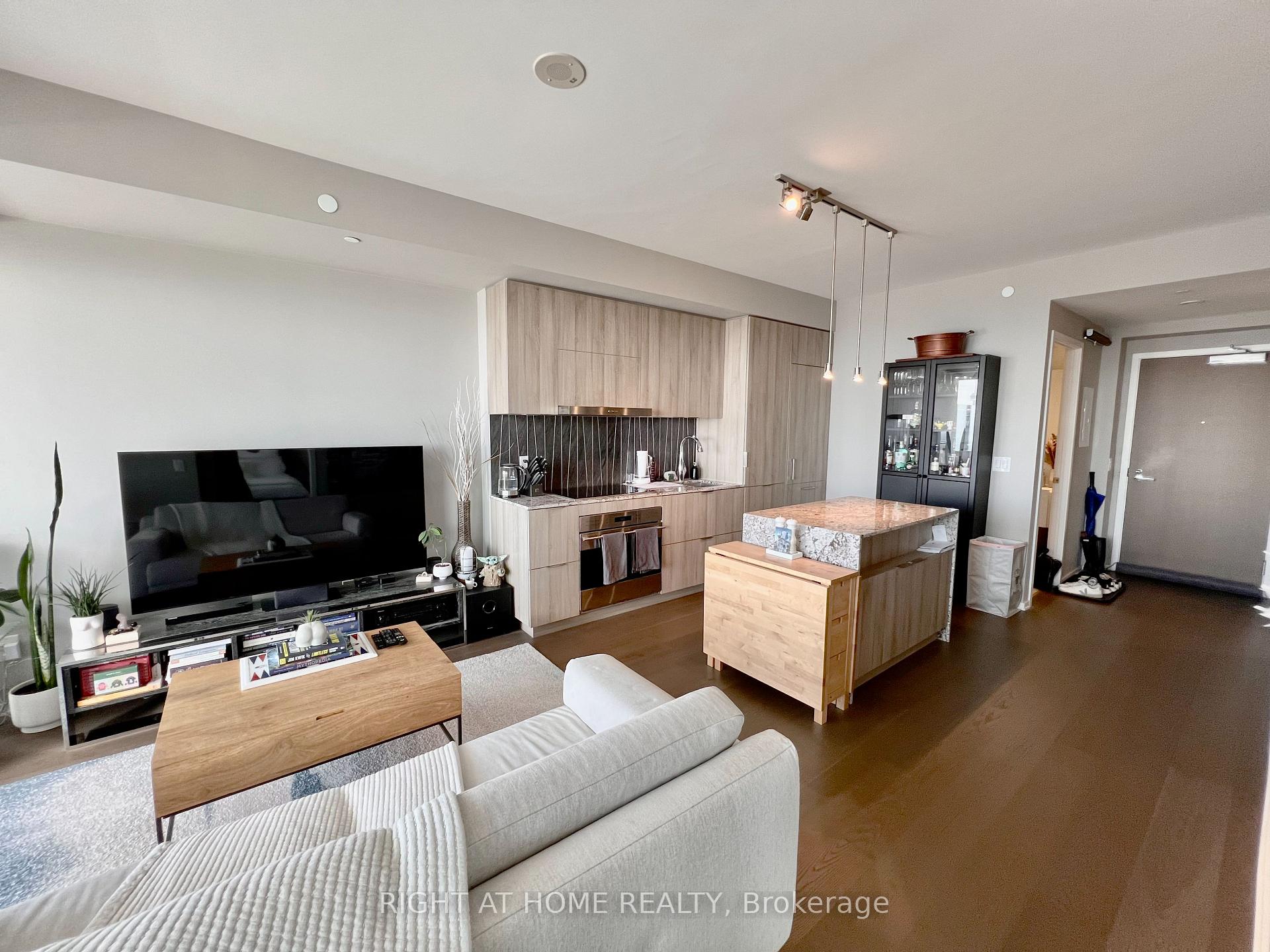 Photo 4 of Unit 6405, 1 Bloor Street E, Toronto, Church-Yonge Corridor — HOMEH