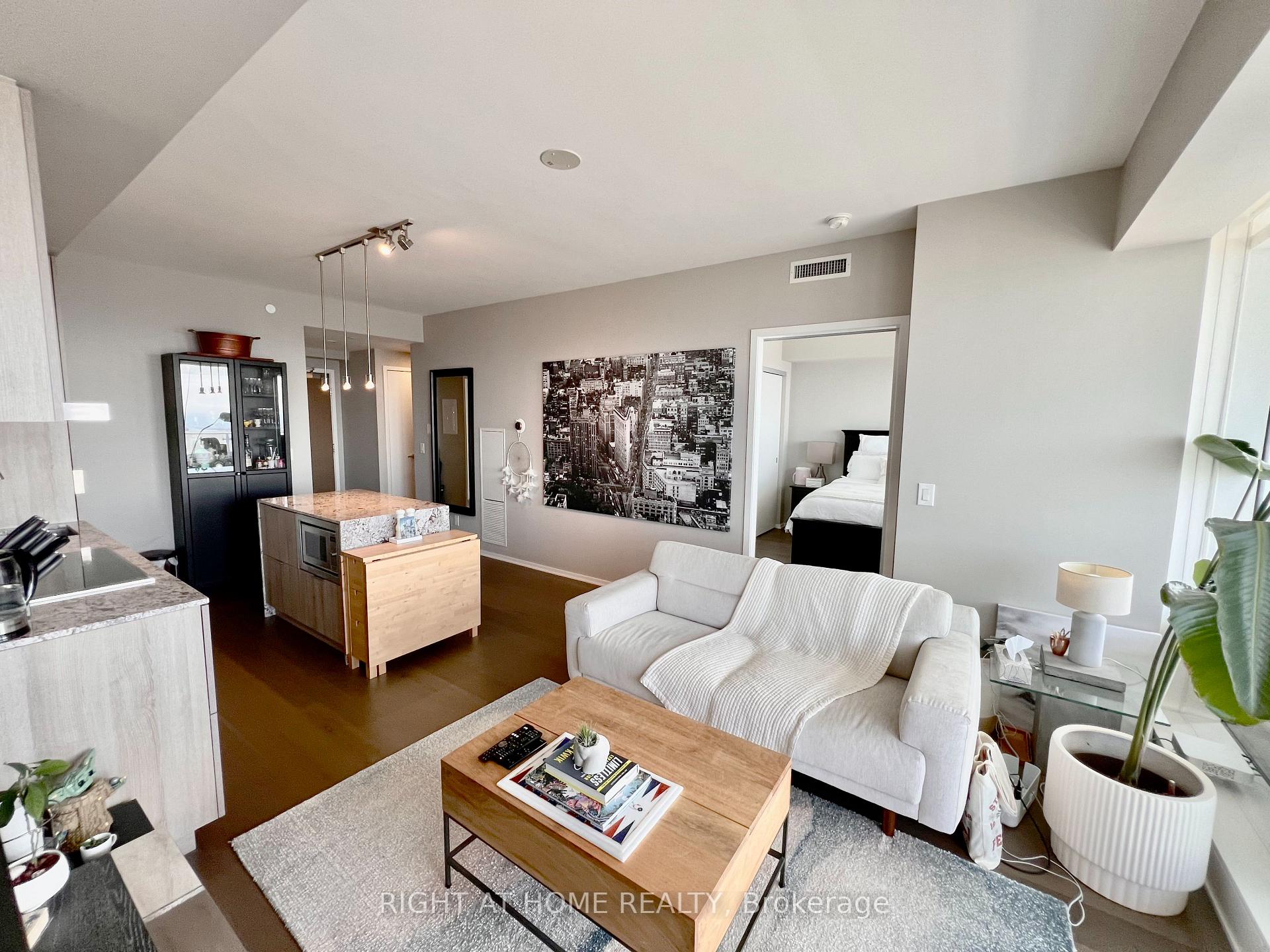 Photo 5 of Unit 6405, 1 Bloor Street E, Toronto, Church-Yonge Corridor — HOMEH