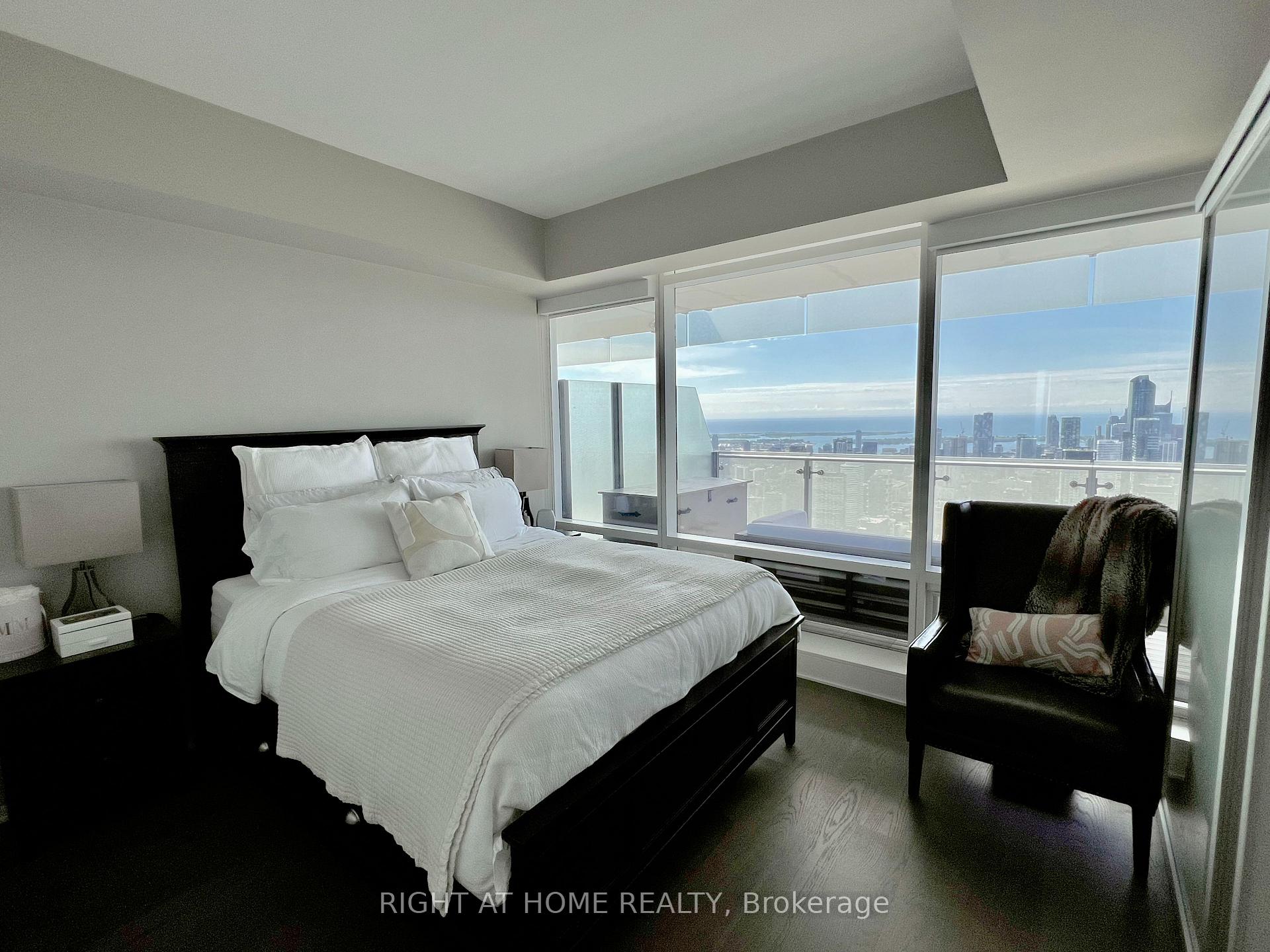 Photo 11 of Unit 6405, 1 Bloor Street E, Toronto, Church-Yonge Corridor — HOMEH