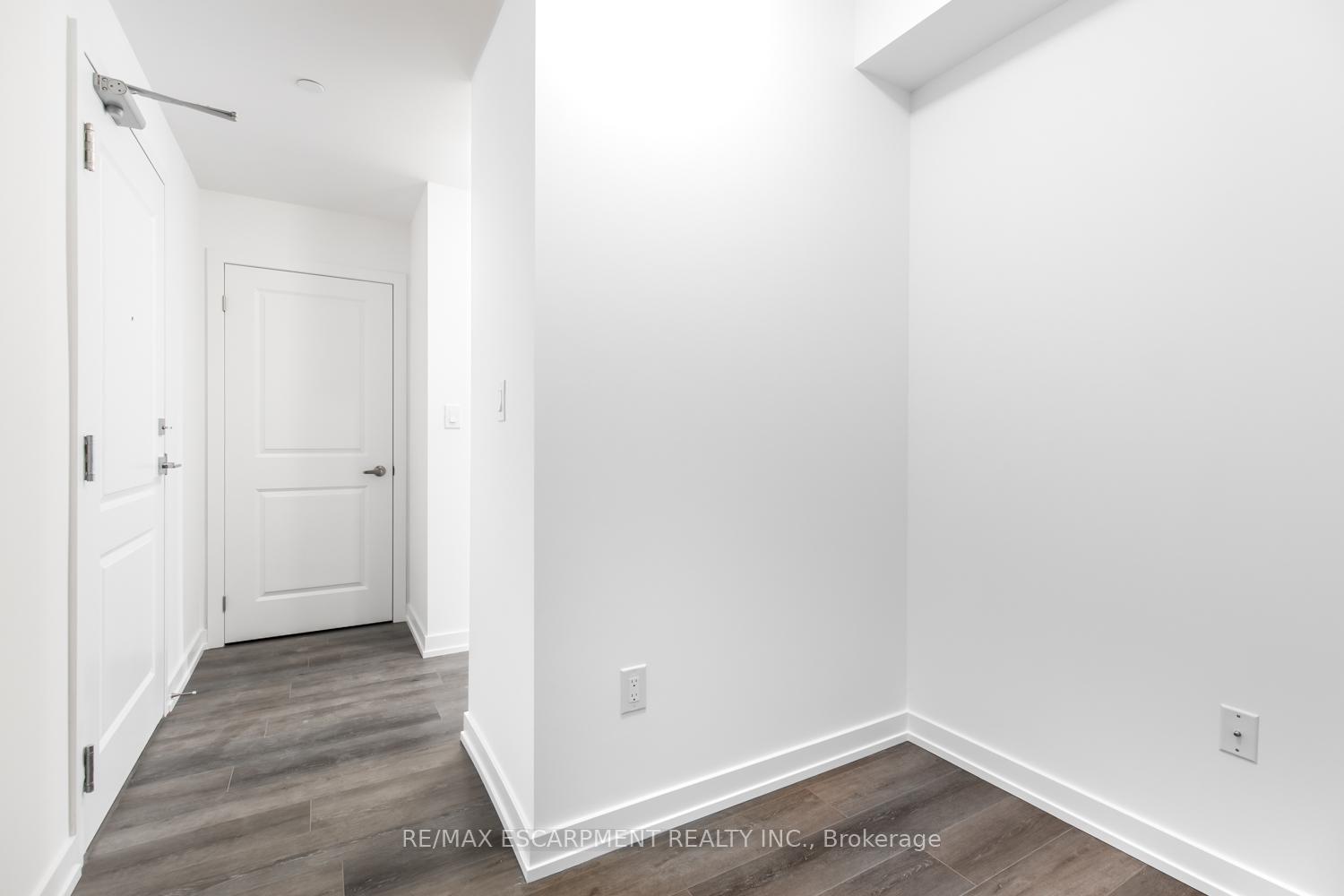 Photo 6 of Unit 214, 470 Dundas Street E, Hamilton, Waterdown — HOMEH
